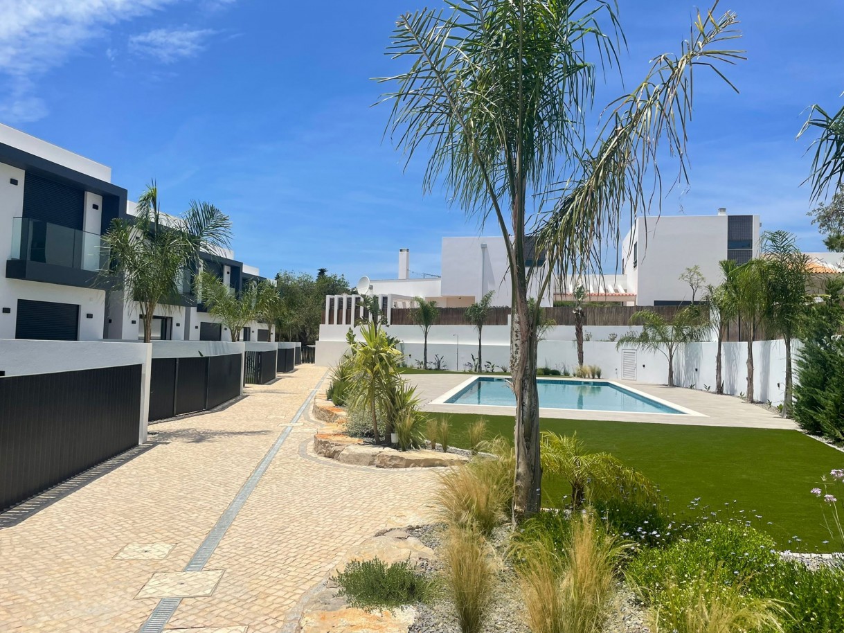 Moradia V4 geminada com piscina, para venda em Boliqueime, Algarve_329555