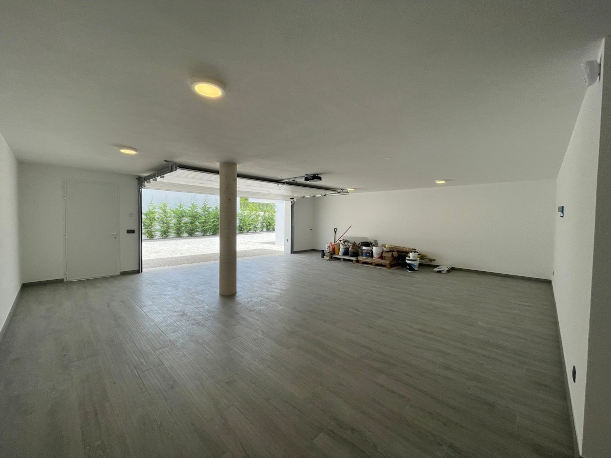 Moradia V4 geminada com piscina, para venda em Boliqueime, Algarve_329556