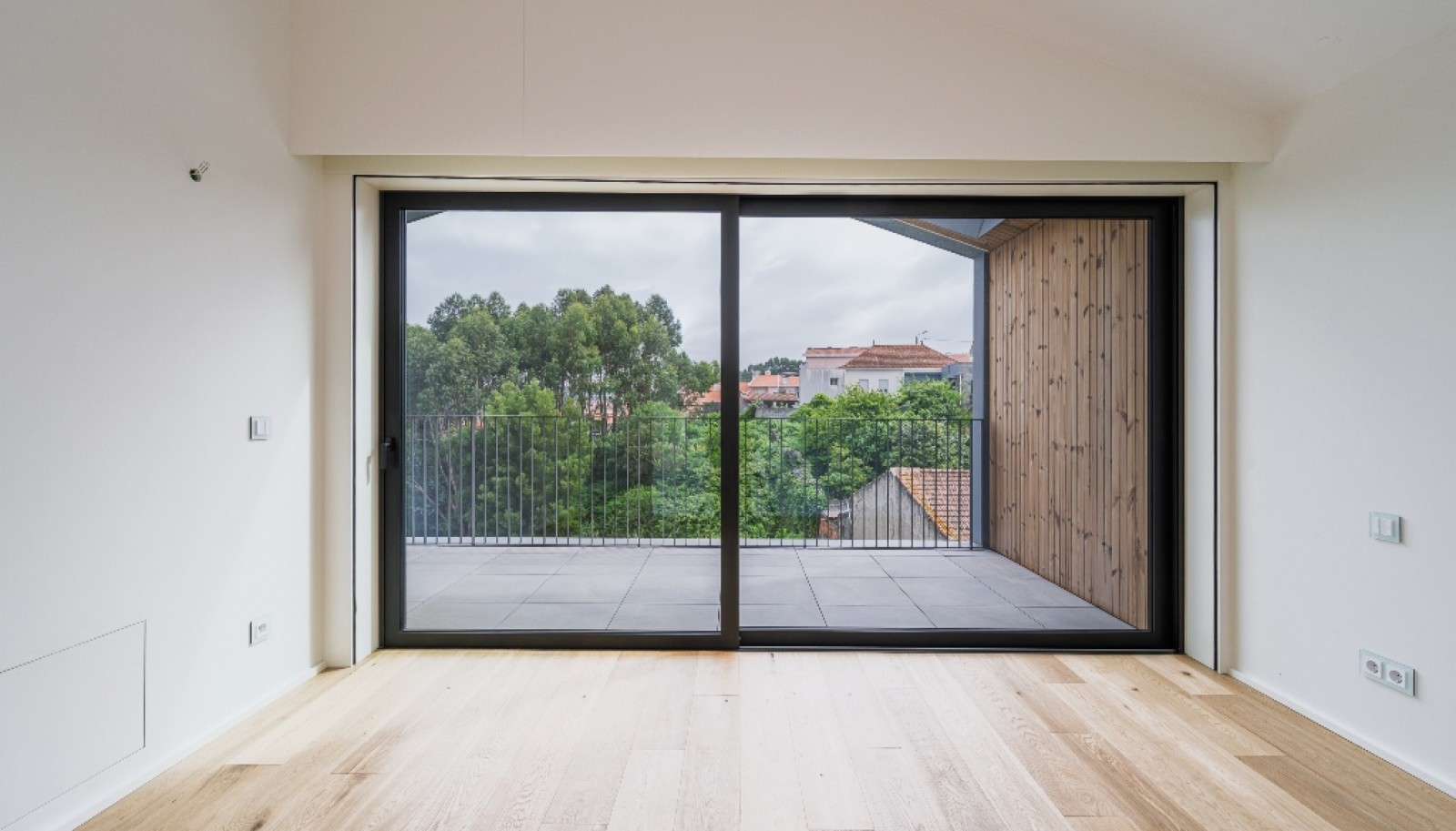 Four bedroom villa with pool and river views for sale in Gaia Portugal_329966