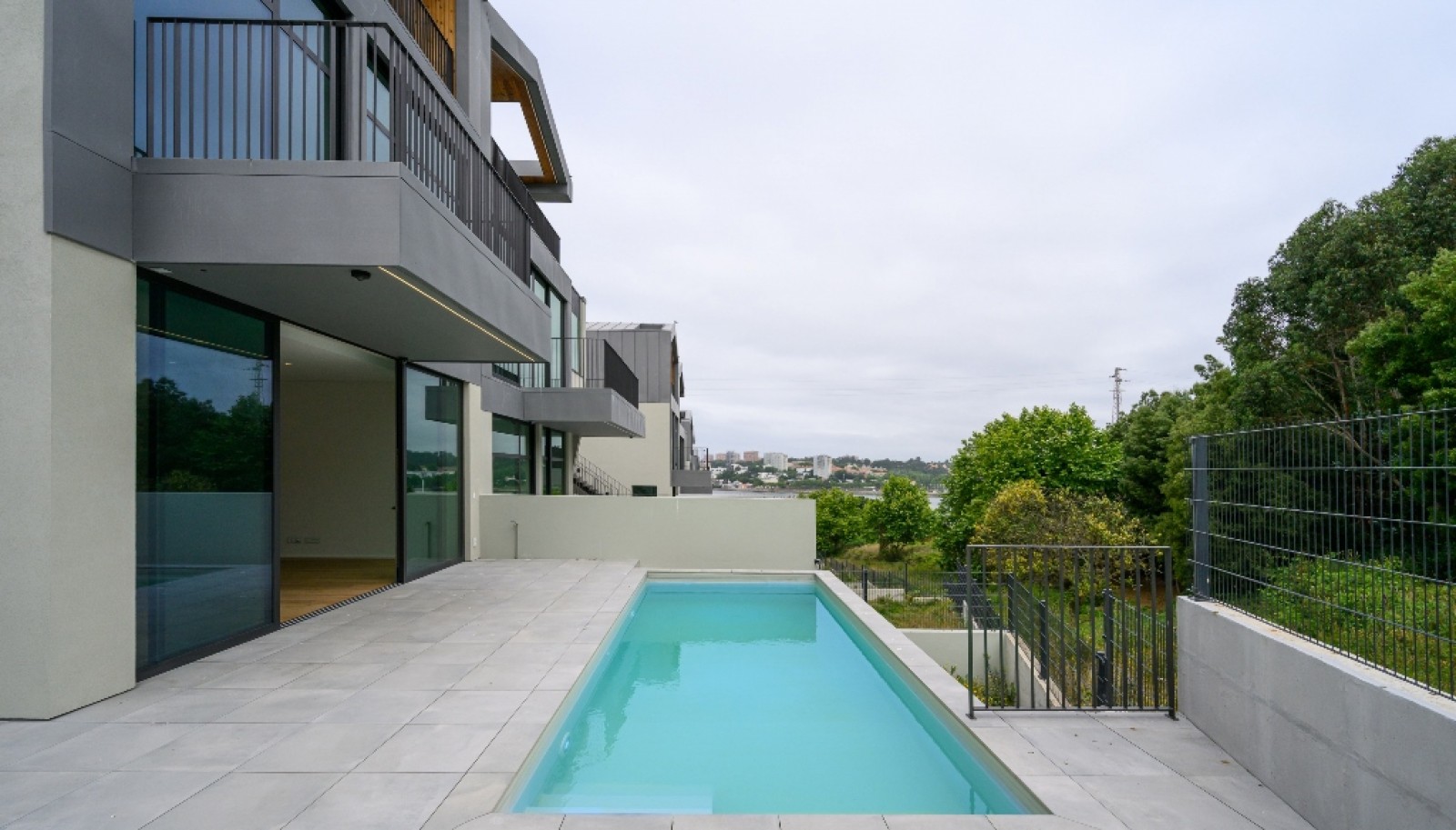 Four bedroom villa with pool and river views for sale in Gaia Portugal_330001
