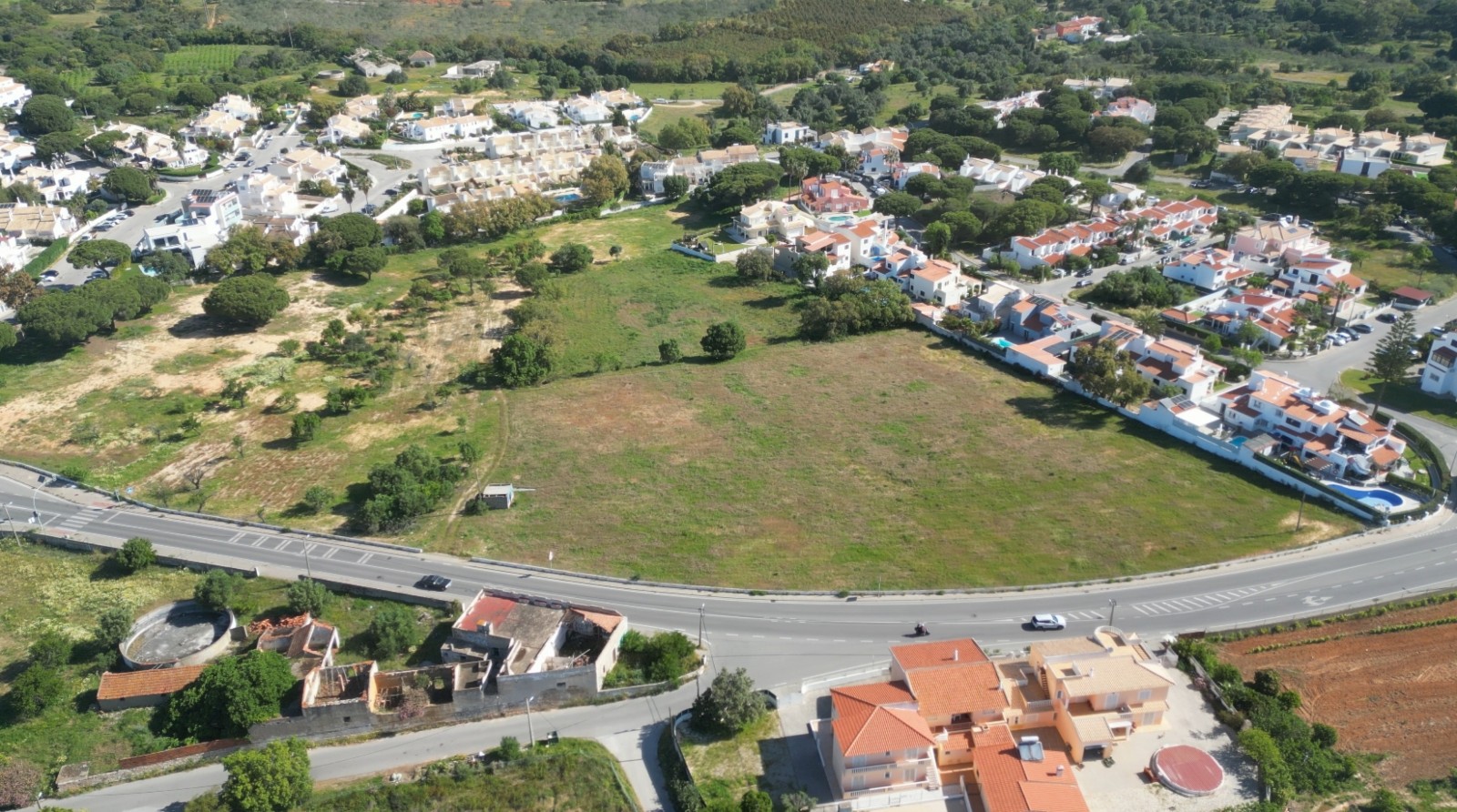 Amplo terreno à venda em Albufeira, Algarve, Portugal_330538