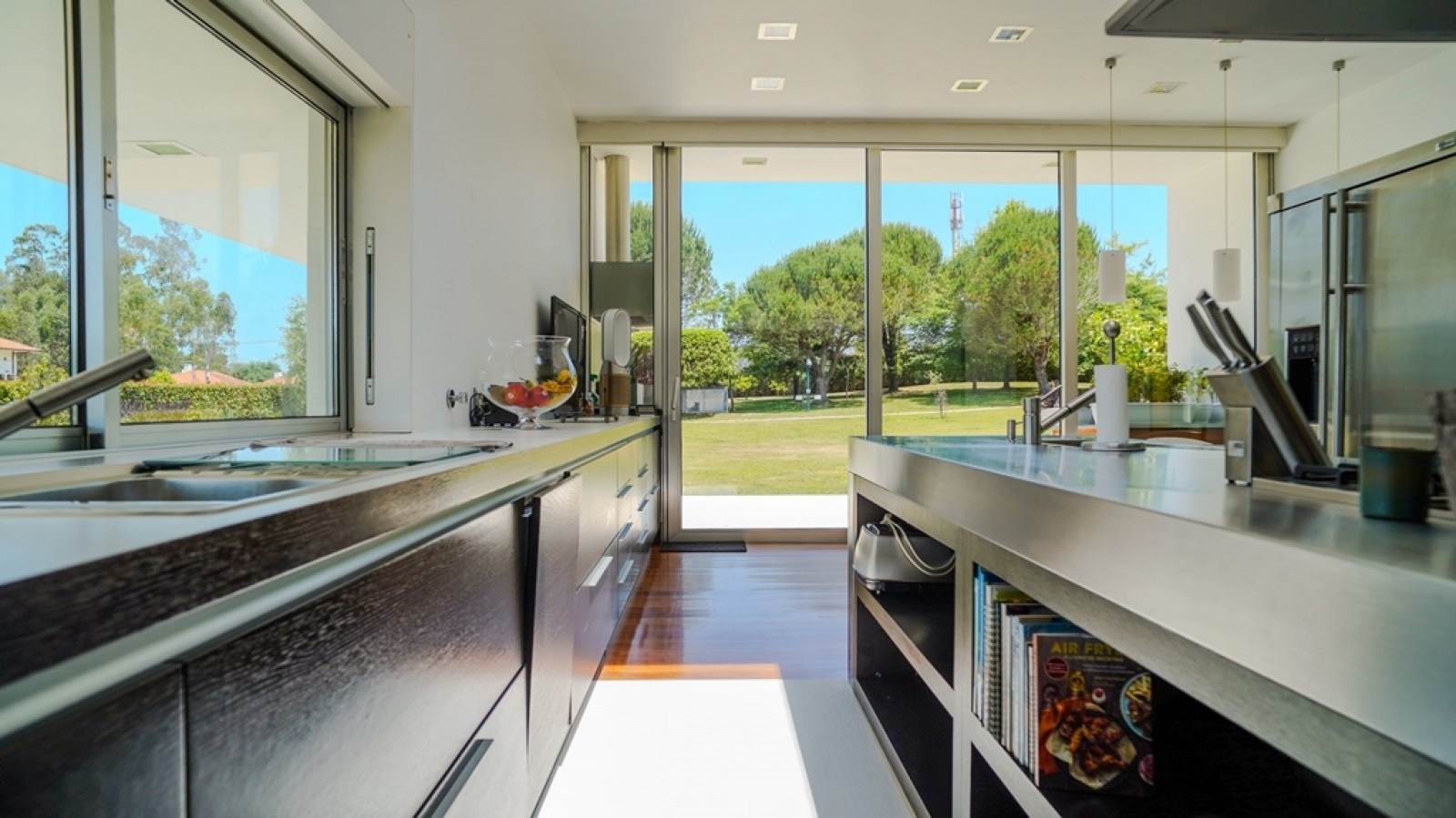 Villa with garden, pool and soccer pitch for sale in Ovar, Portugal_331298