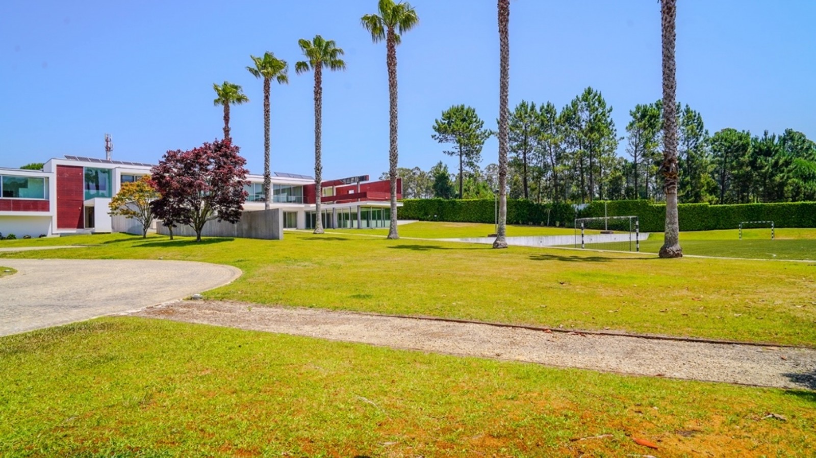 Villa with garden, pool and soccer pitch for sale in Ovar, Portugal_331309