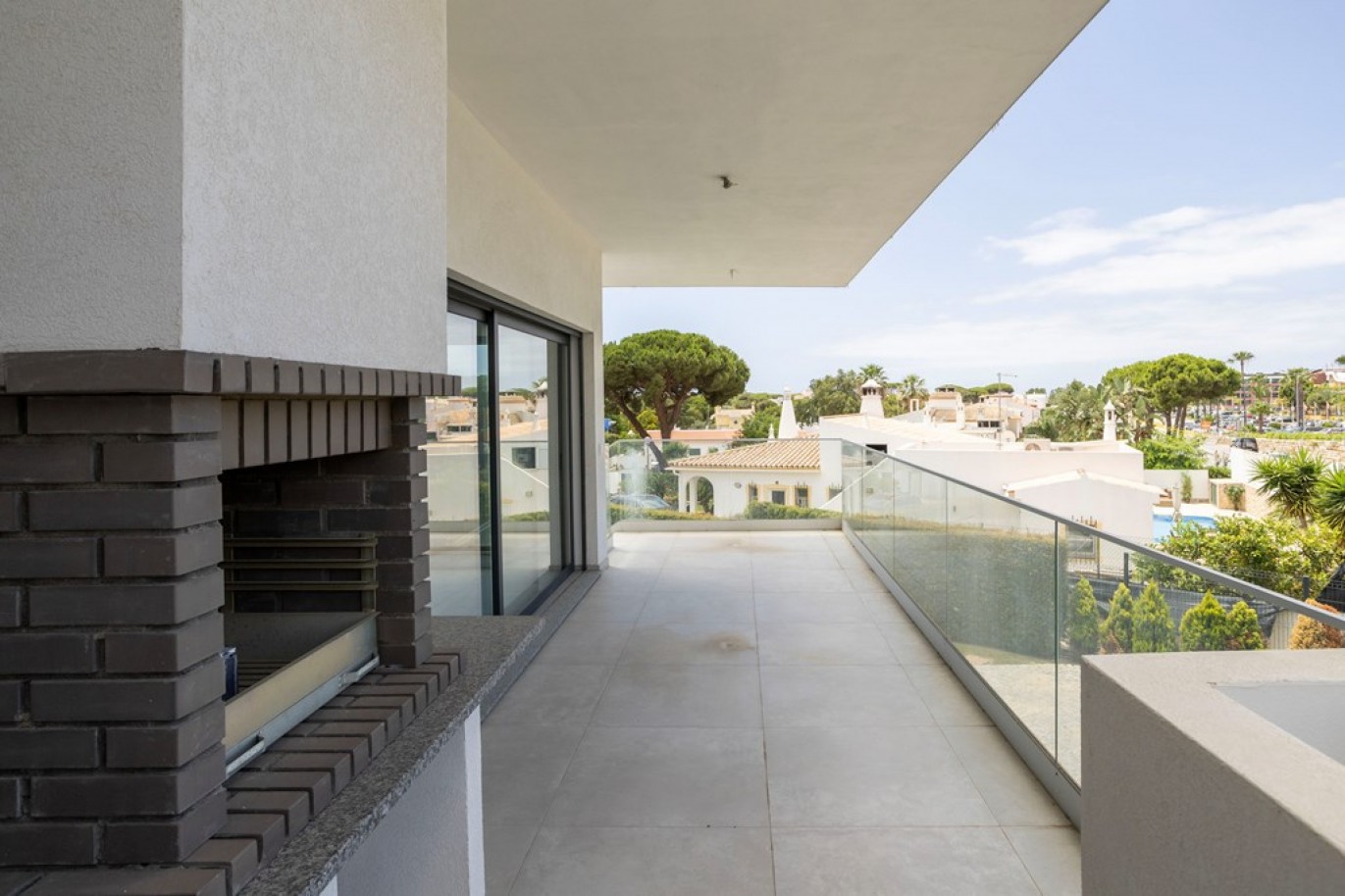 New 3 bedroom villa with pool for sale in Quarteira, Algarve, Portugal_331412