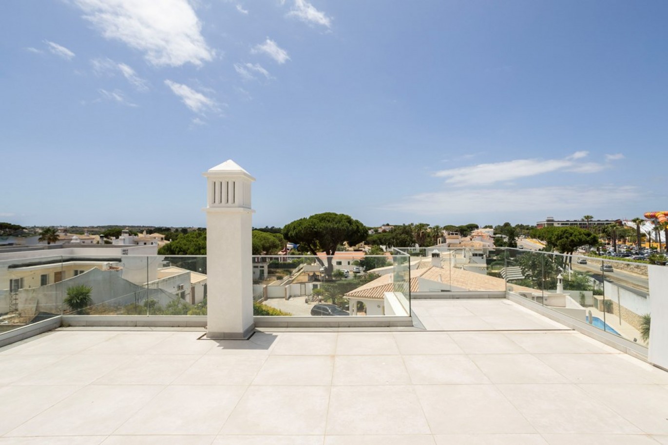 New 3 bedroom villa with pool for sale in Quarteira, Algarve, Portugal_331413