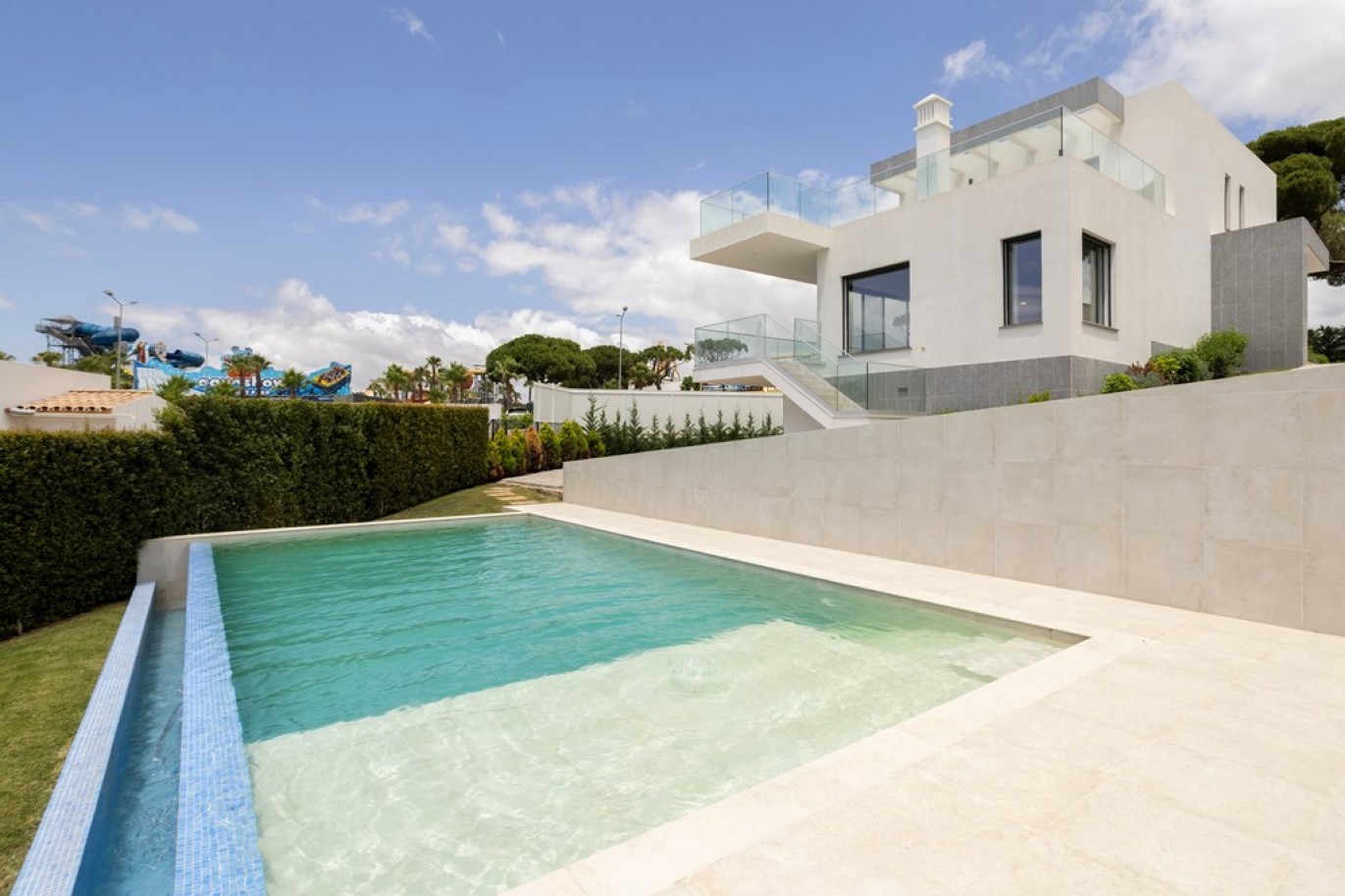 New 3 bedroom villa with pool for sale in Quarteira, Algarve, Portugal_331414