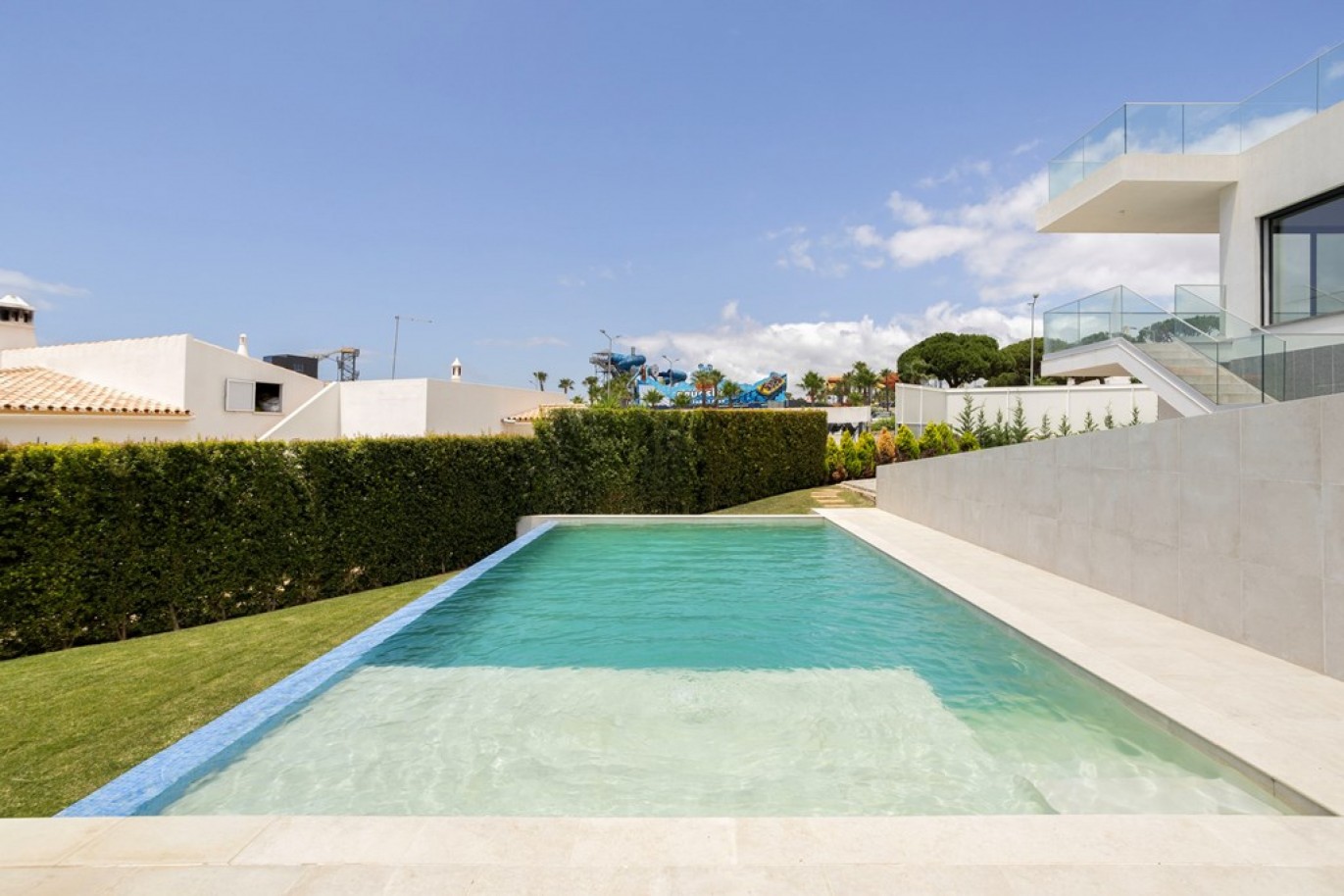 New 3 bedroom villa with pool for sale in Quarteira, Algarve, Portugal_331415