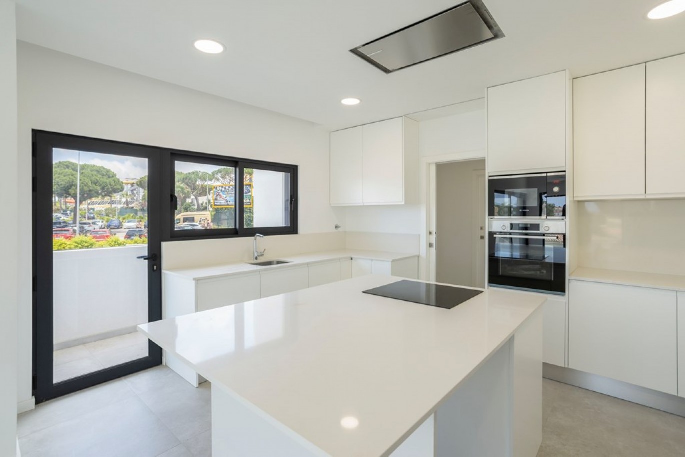 New 3 bedroom villa with pool for sale in Quarteira, Algarve, Portugal_331422
