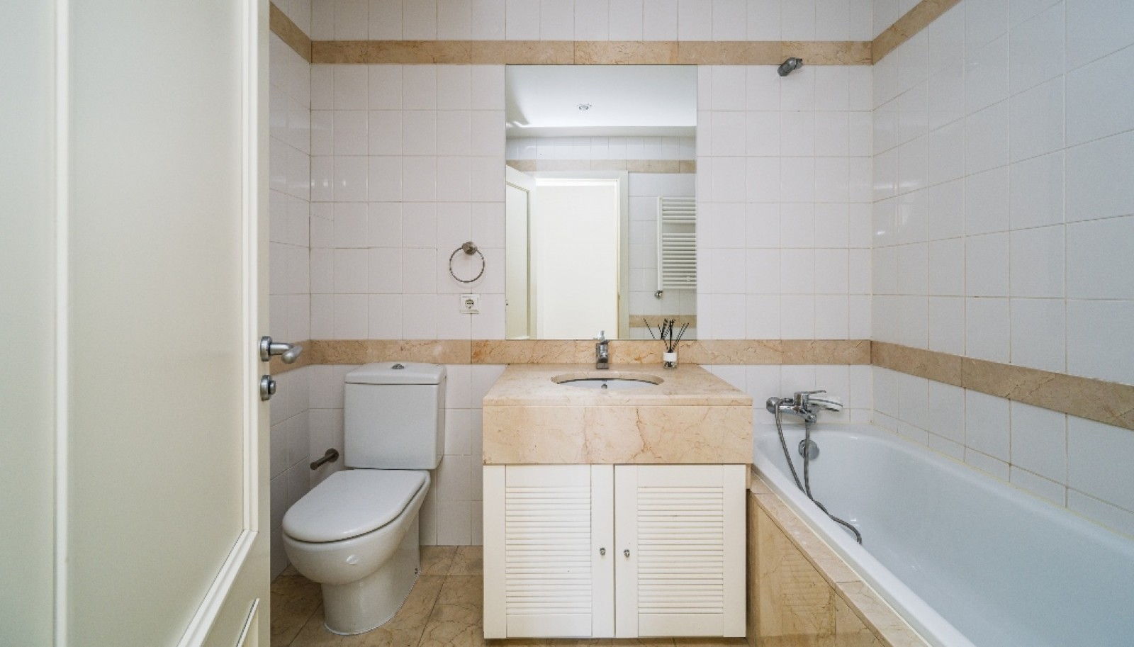Zwei schlafzimmer wohnung mit garage zur miete in Porto, Portugal_331934