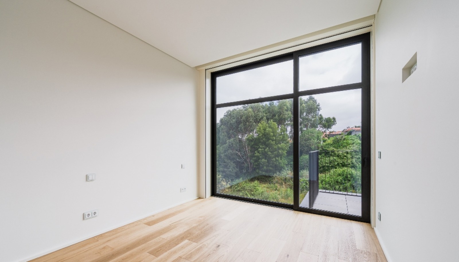 New 5-bedroom villa with pool and river views for sale in Gaia, Portugal_334040