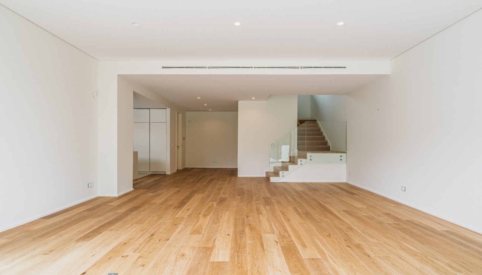 New 5-bedroom villa with pool and river views for sale in Gaia, Portugal_334055