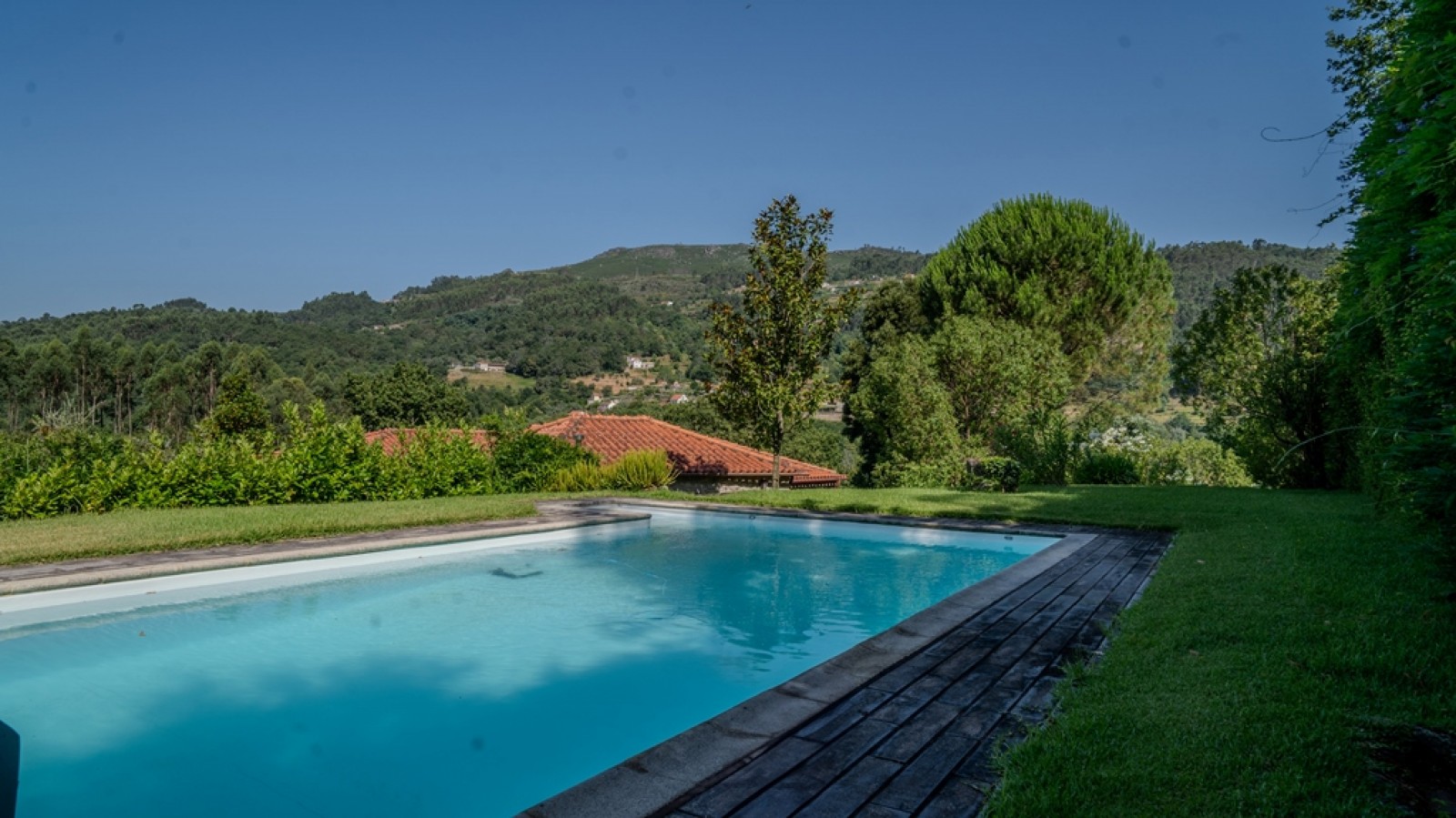 Casa de campo V5 com piscina e jardim à venda em Arcos de Valdevez_334275