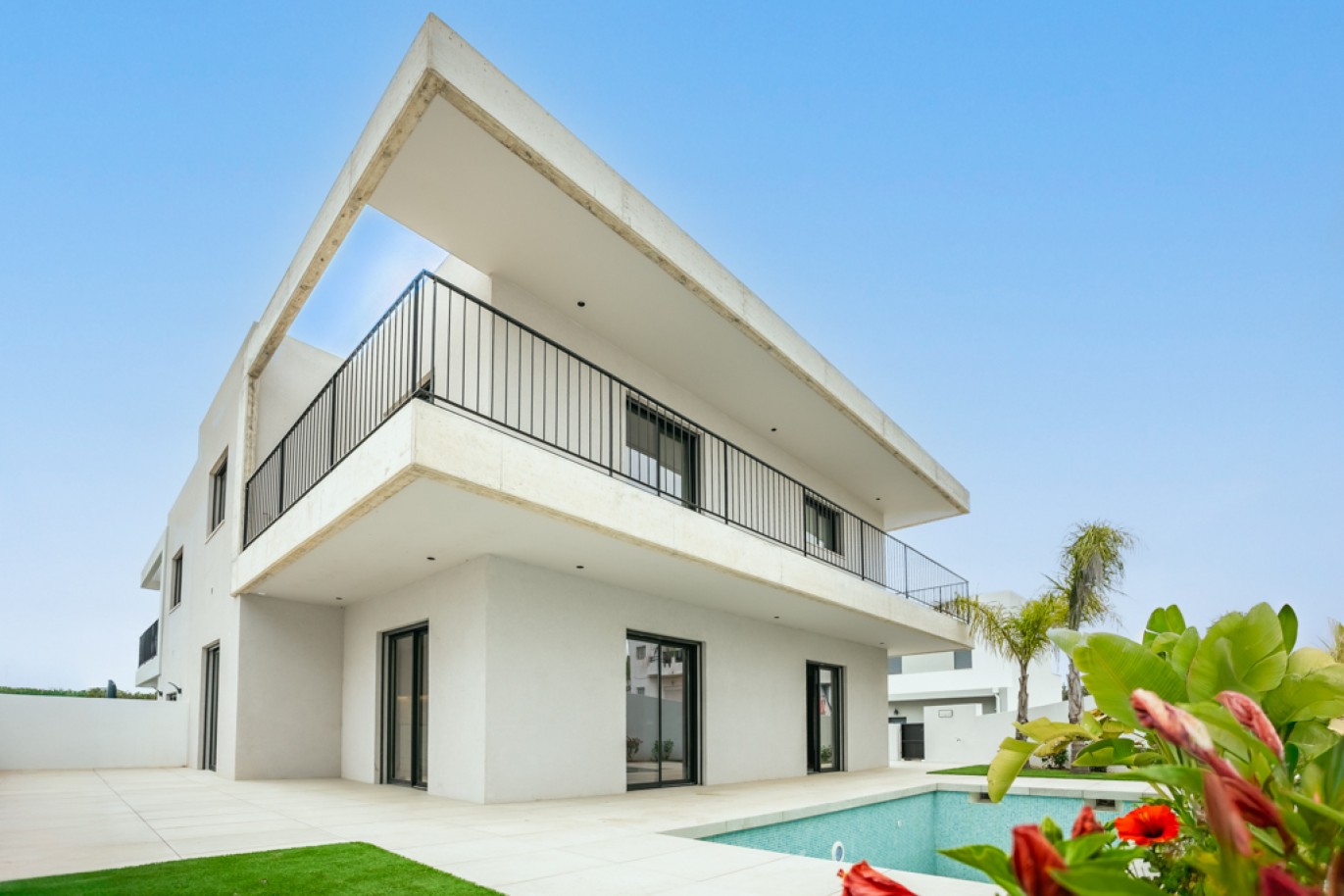 Moderna Moradia com piscina para venda em Alvor, Algarve, Portugal_334824