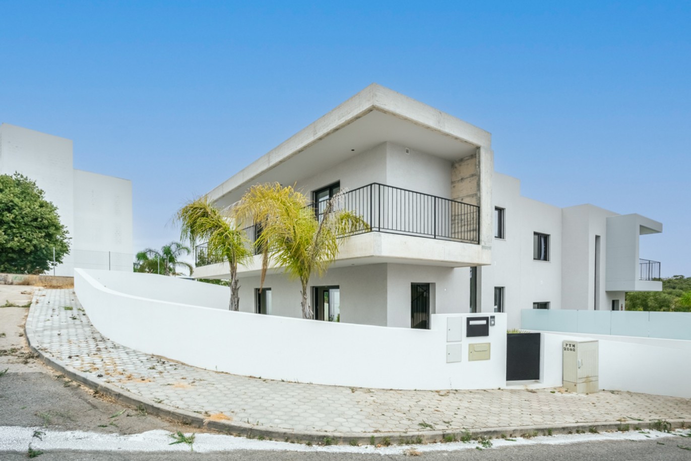 Moderna Moradia com piscina para venda em Alvor, Algarve, Portugal_334836
