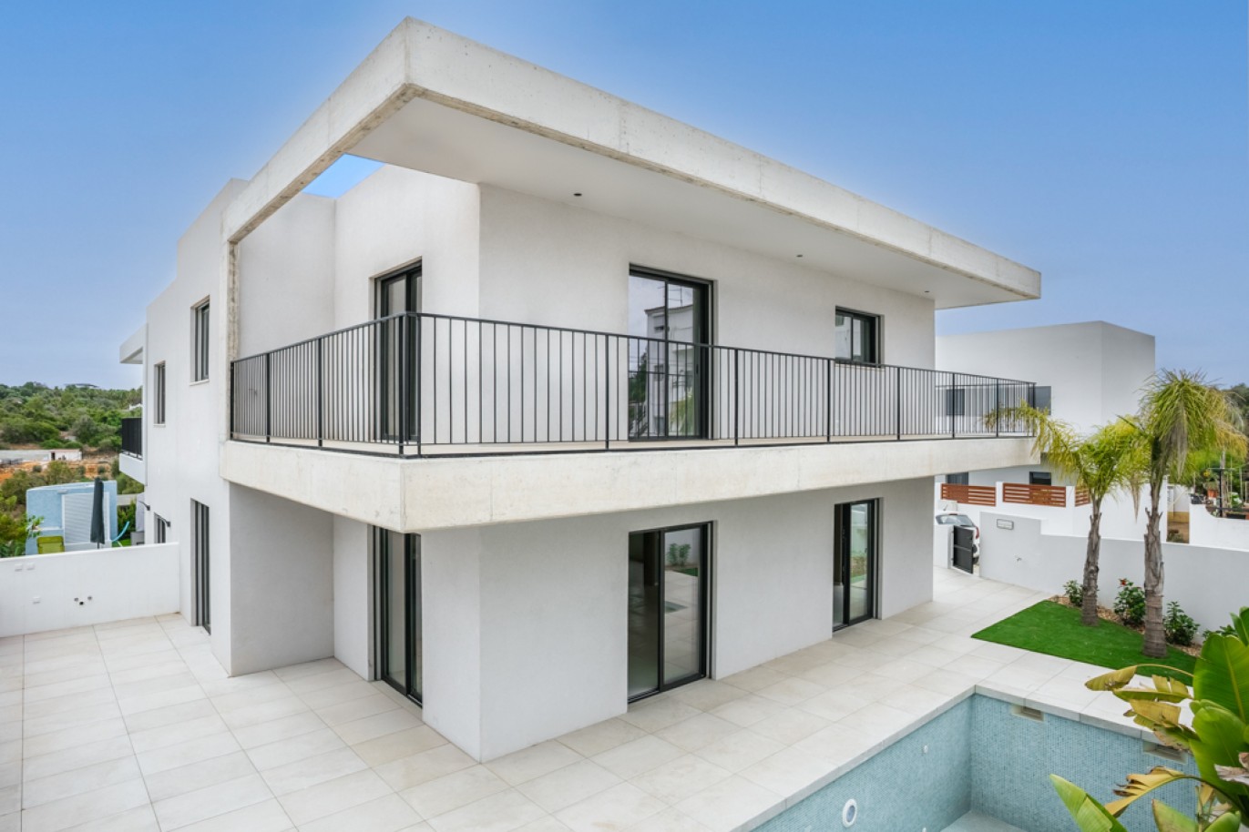 Moderna Moradia com piscina para venda em Alvor, Algarve, Portugal_334839
