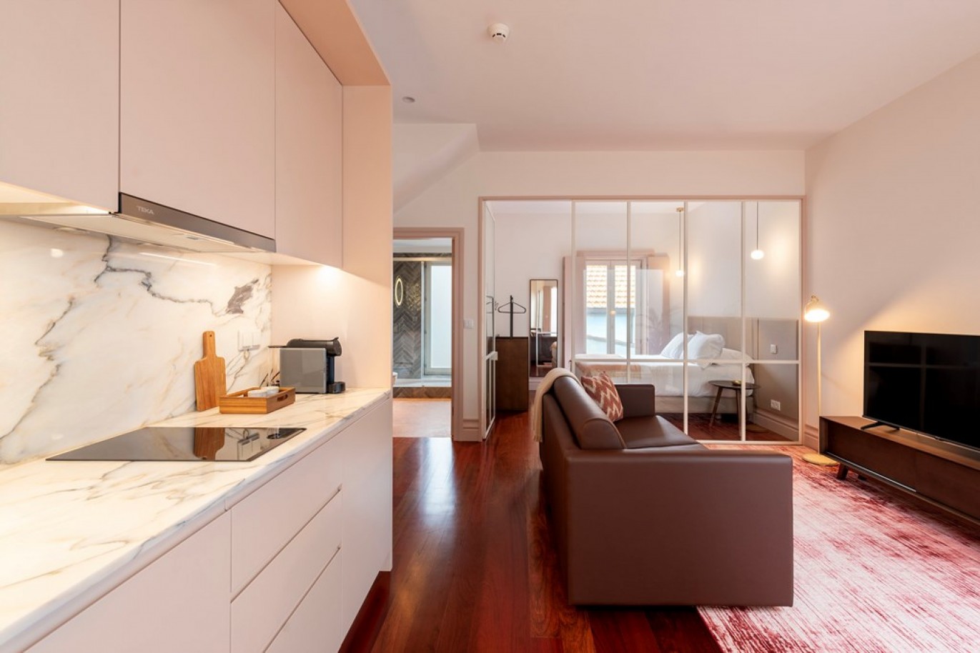 Building with 8 apartments for sale in downtown Porto, Portugal_335012