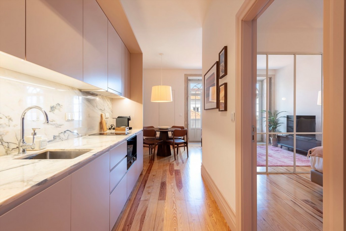 Building with 8 apartments for sale in downtown Porto, Portugal_335027