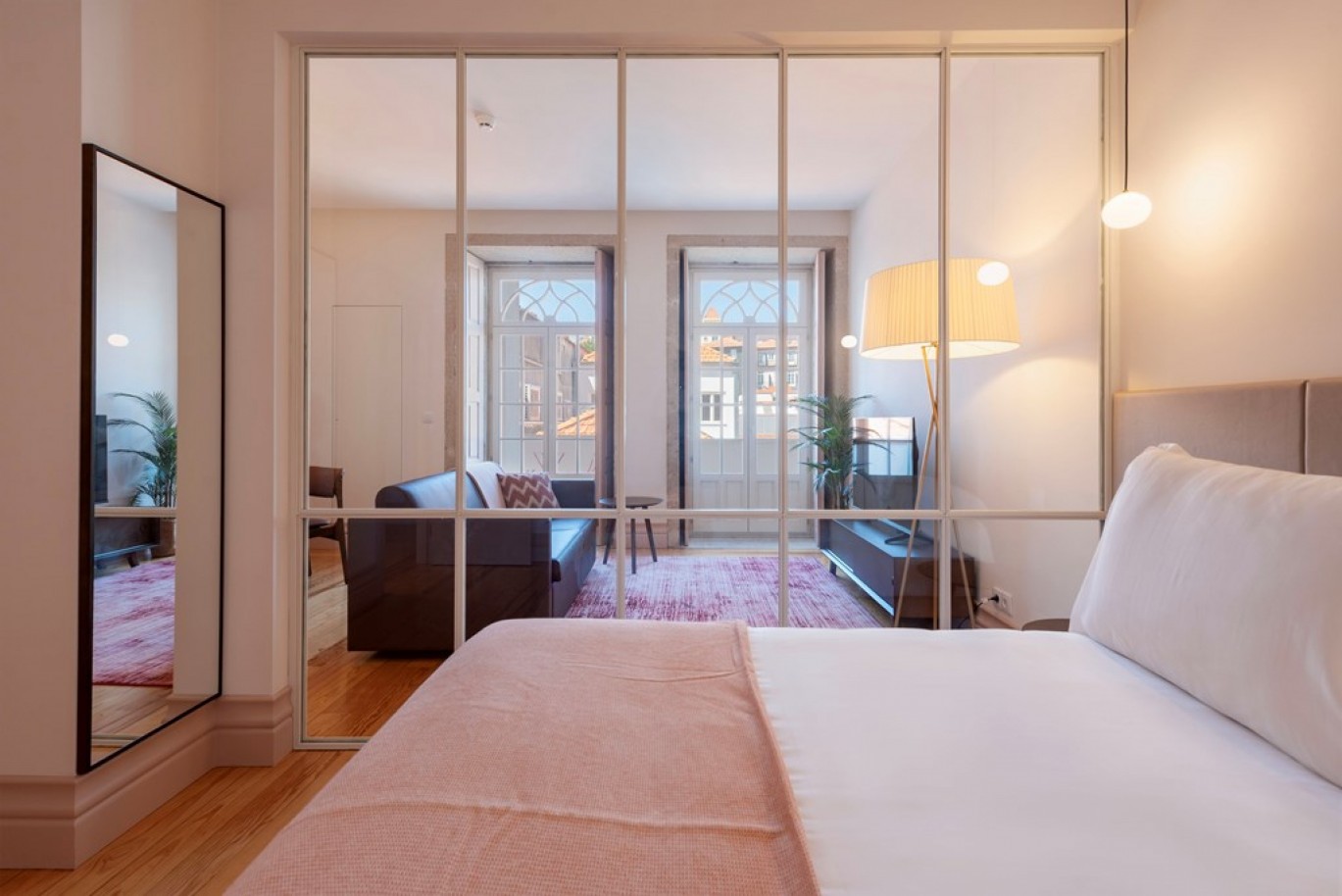 Building with 8 apartments for sale in downtown Porto, Portugal_335032