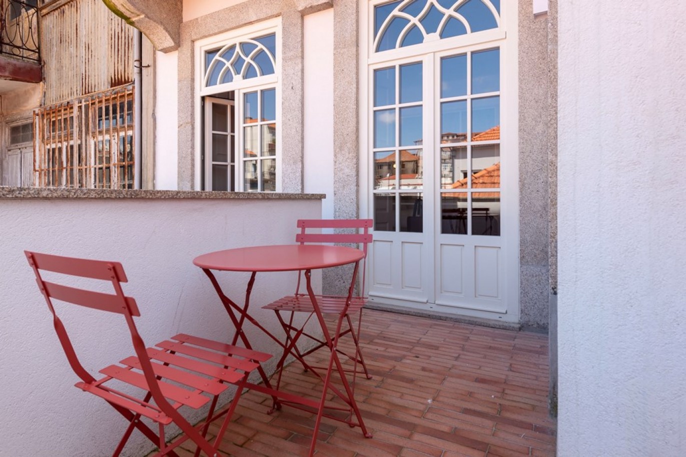 Building with 8 apartments for sale in downtown Porto, Portugal_335034