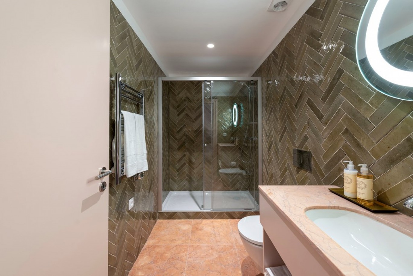 Building with 8 apartments for sale in downtown Porto, Portugal_335037