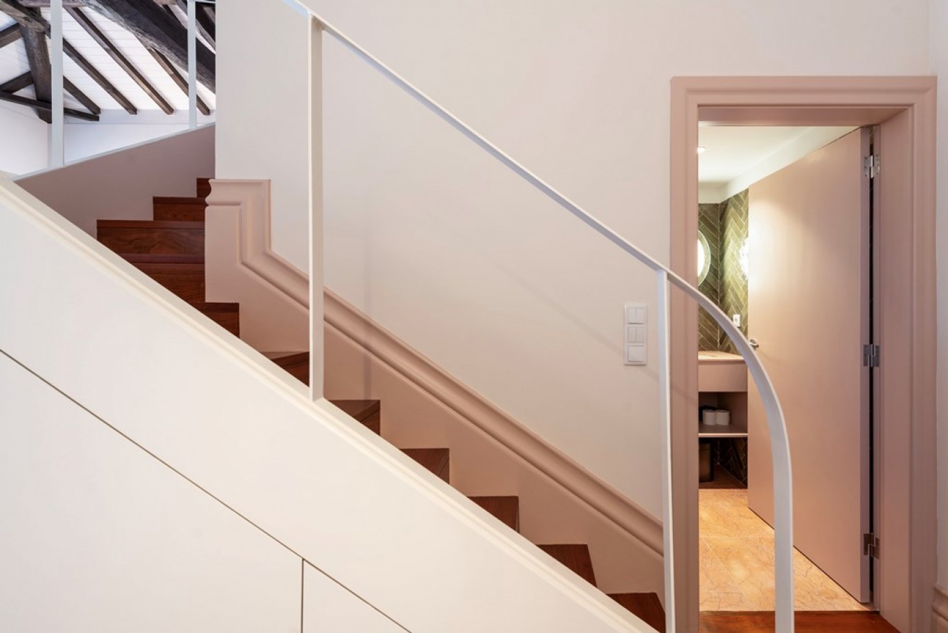 Building with 8 apartments for sale in downtown Porto, Portugal_335051