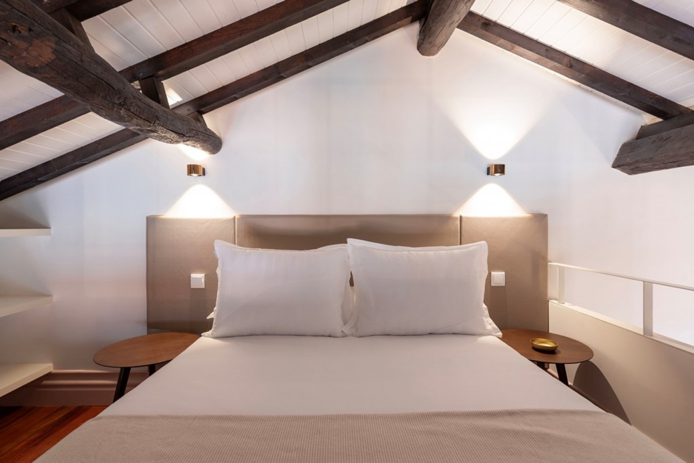 Building with 8 apartments for sale in downtown Porto, Portugal_335057