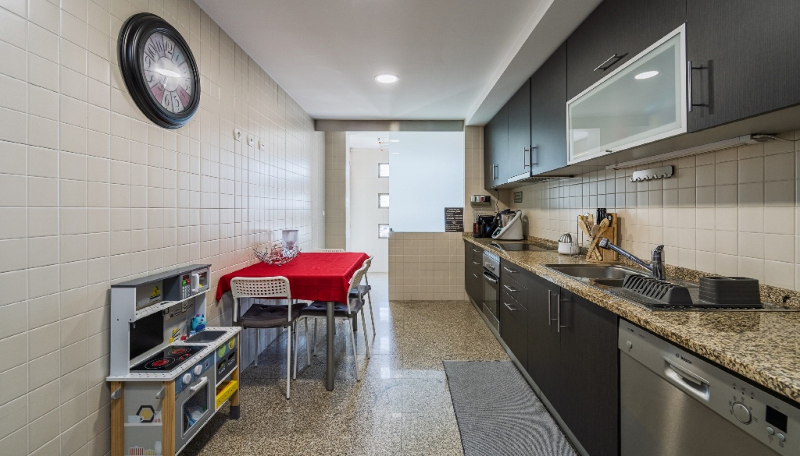 Three bedroom flat with balcony for sale in Boavista, Porto, Portugal_335072