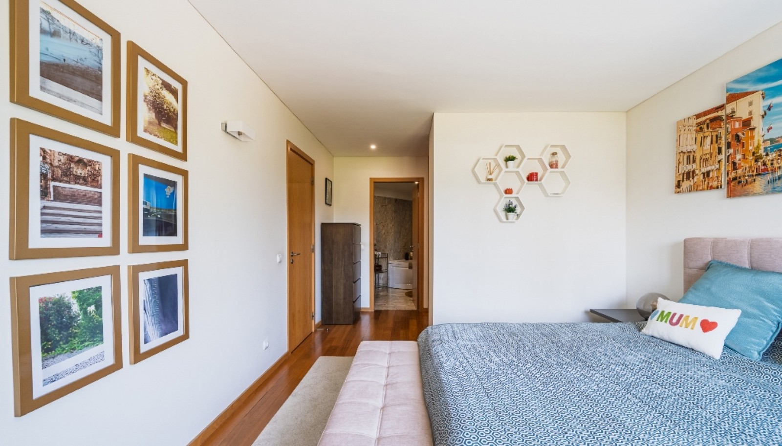 Three bedroom flat with balcony for sale in Boavista, Porto, Portugal_335091