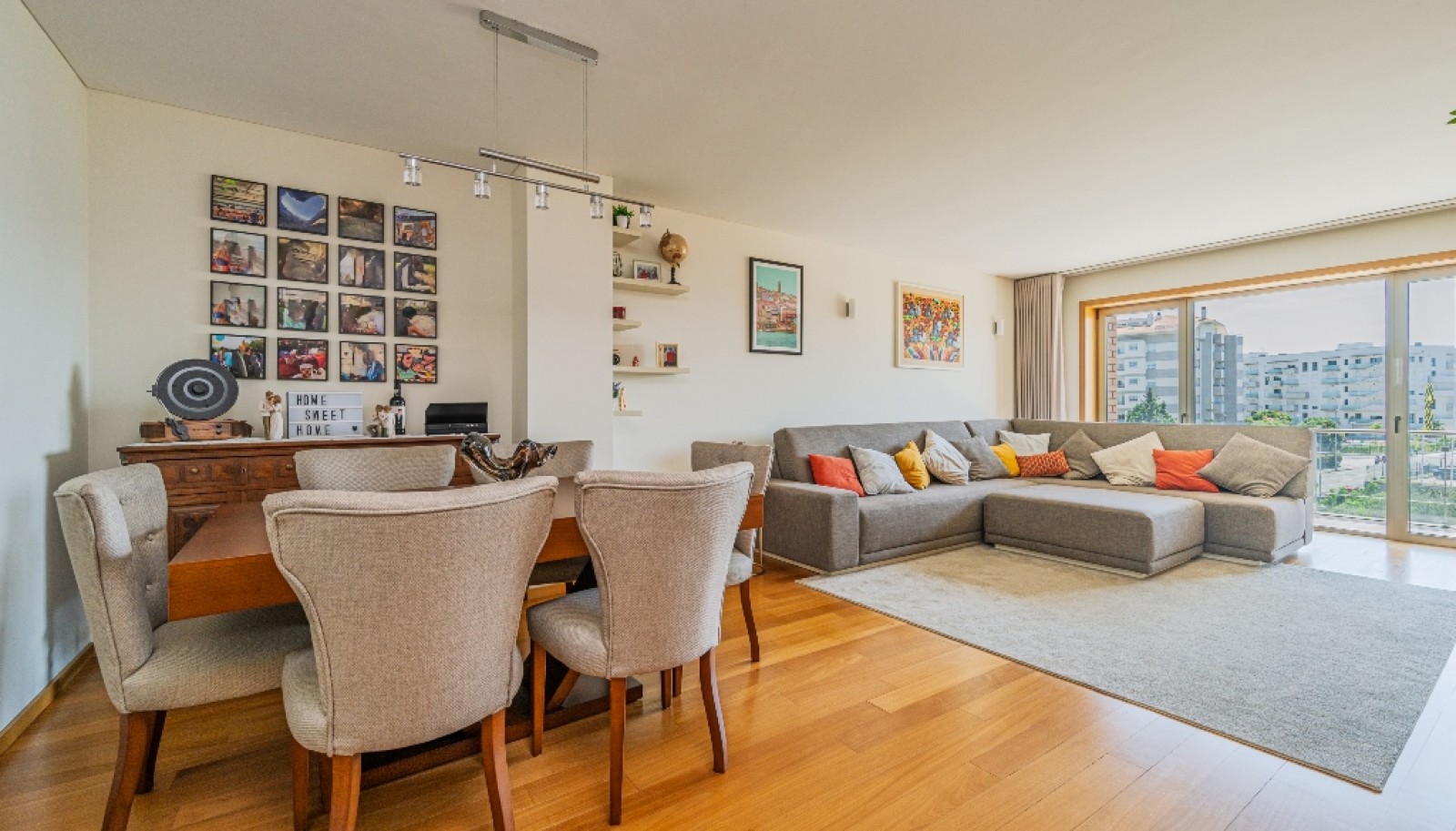 Three bedroom flat with balcony for sale in Boavista, Porto, Portugal_335096