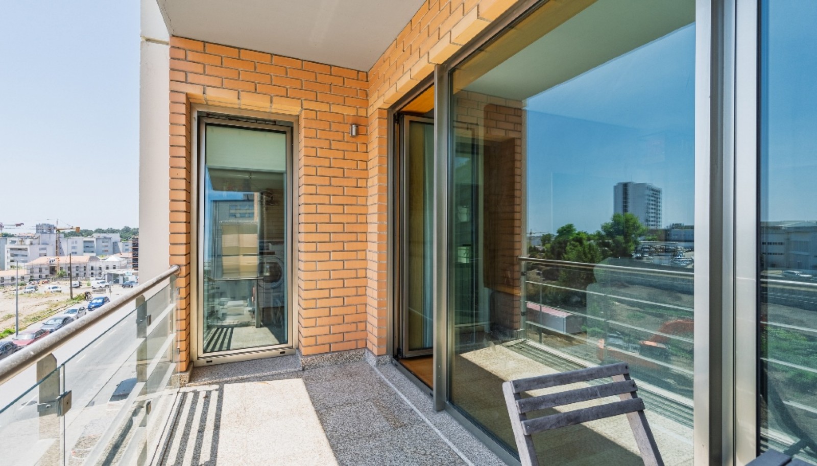 Three bedroom flat with balcony for sale in Boavista, Porto, Portugal_335102