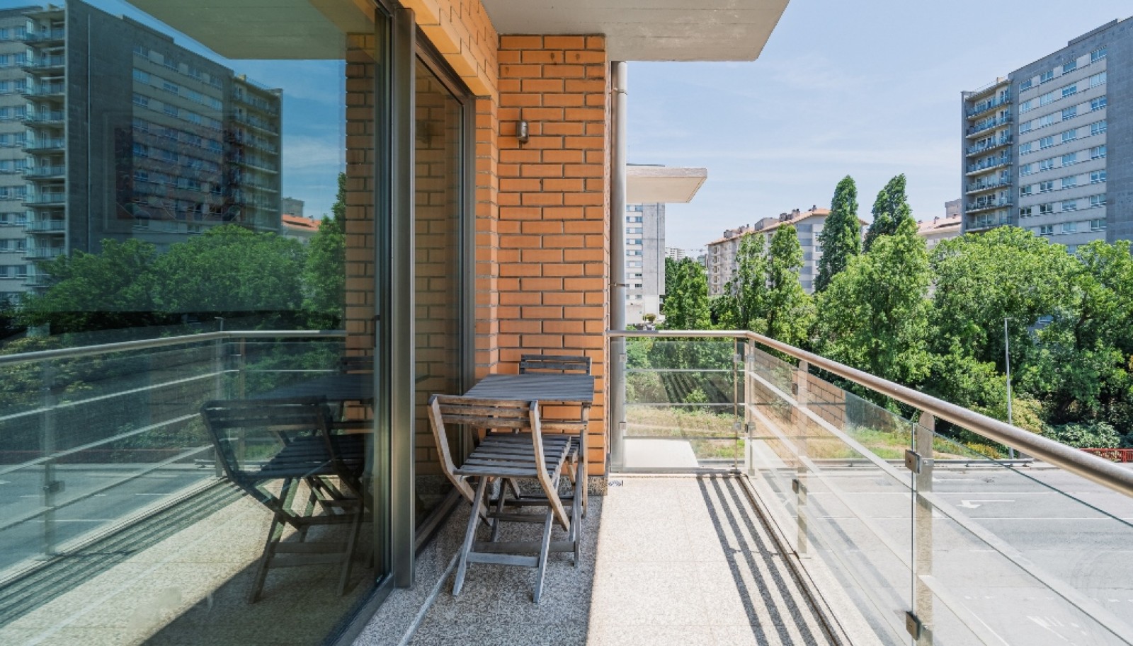 Three bedroom flat with balcony for sale in Boavista, Porto, Portugal_335103