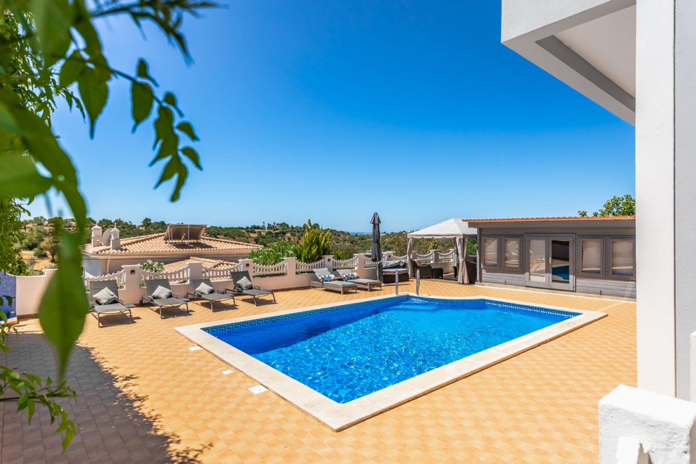 Villa de lujo de 5 dormitorios en venta, Boliqueime, Algarve, Portugal_335136