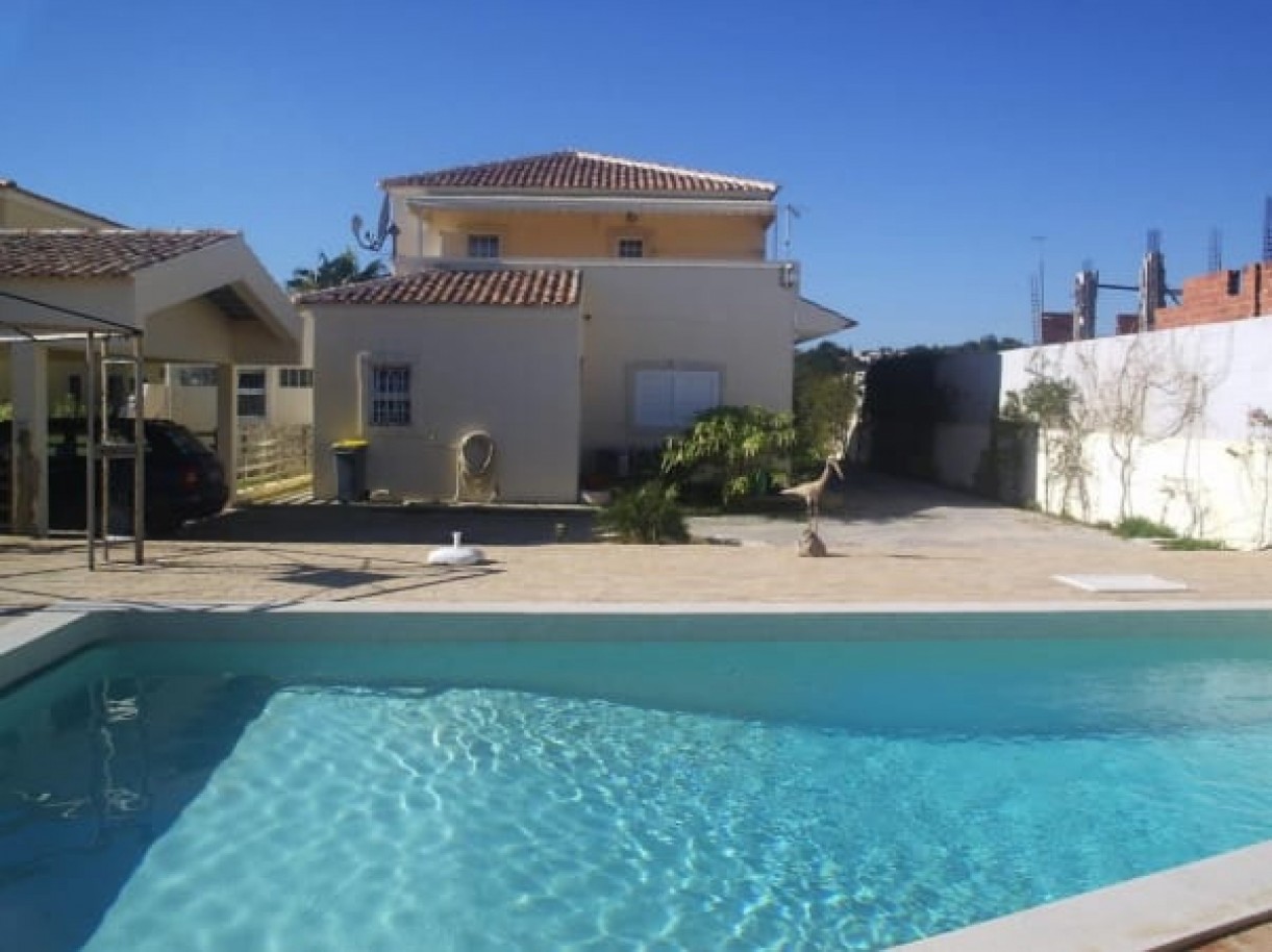 4-bedroom villa with pool, for sale in Loulé, Algarve, Portugal_335261