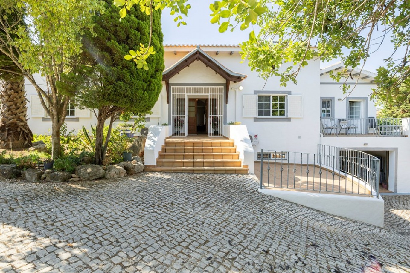 4-bedroom villa with pool, for sale in Boliqueime, Algarve, Portugal_335960