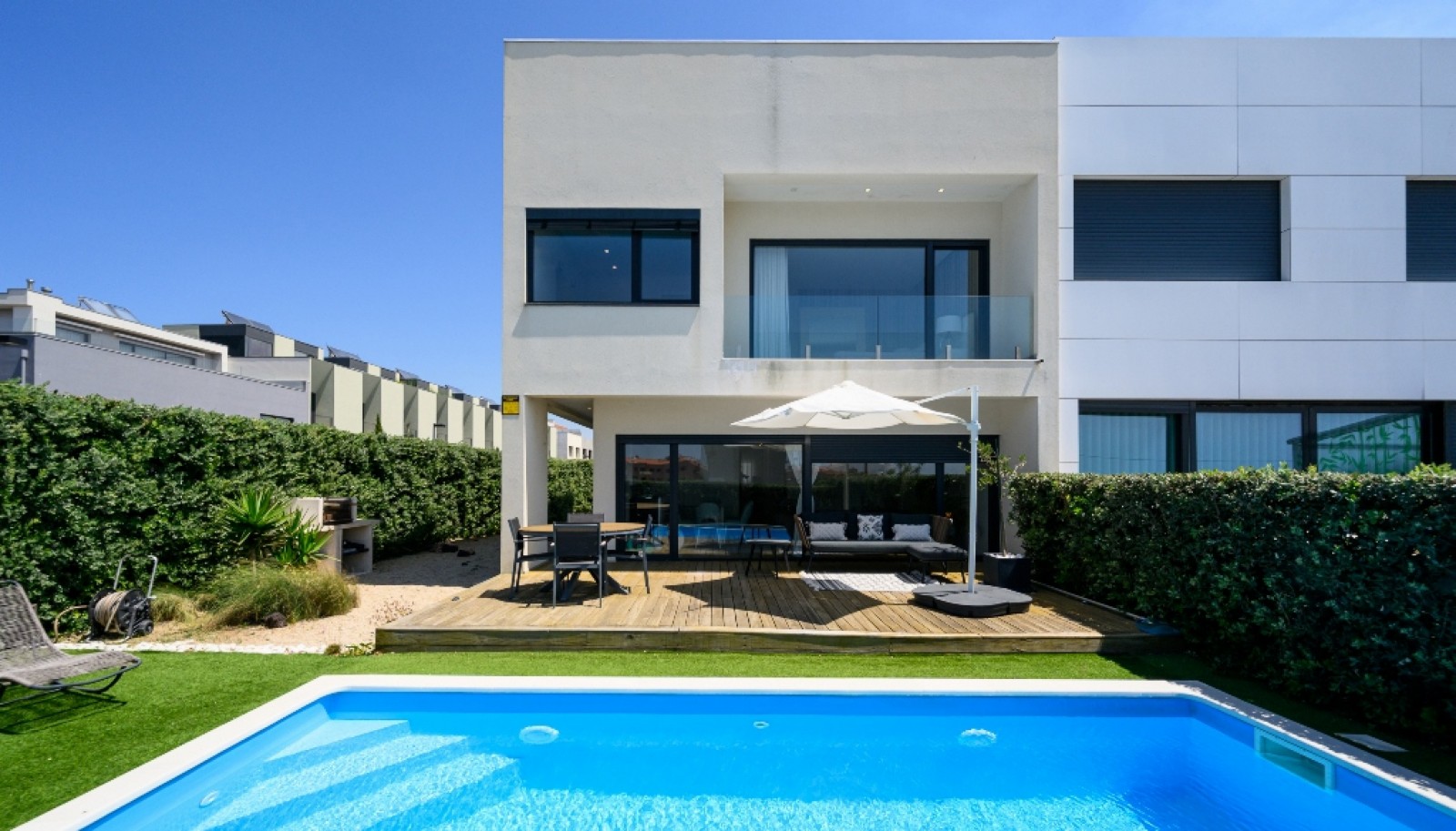 Moradia V3+1, com jardim e piscina, em Leça da Palmeira, Portugal_336110