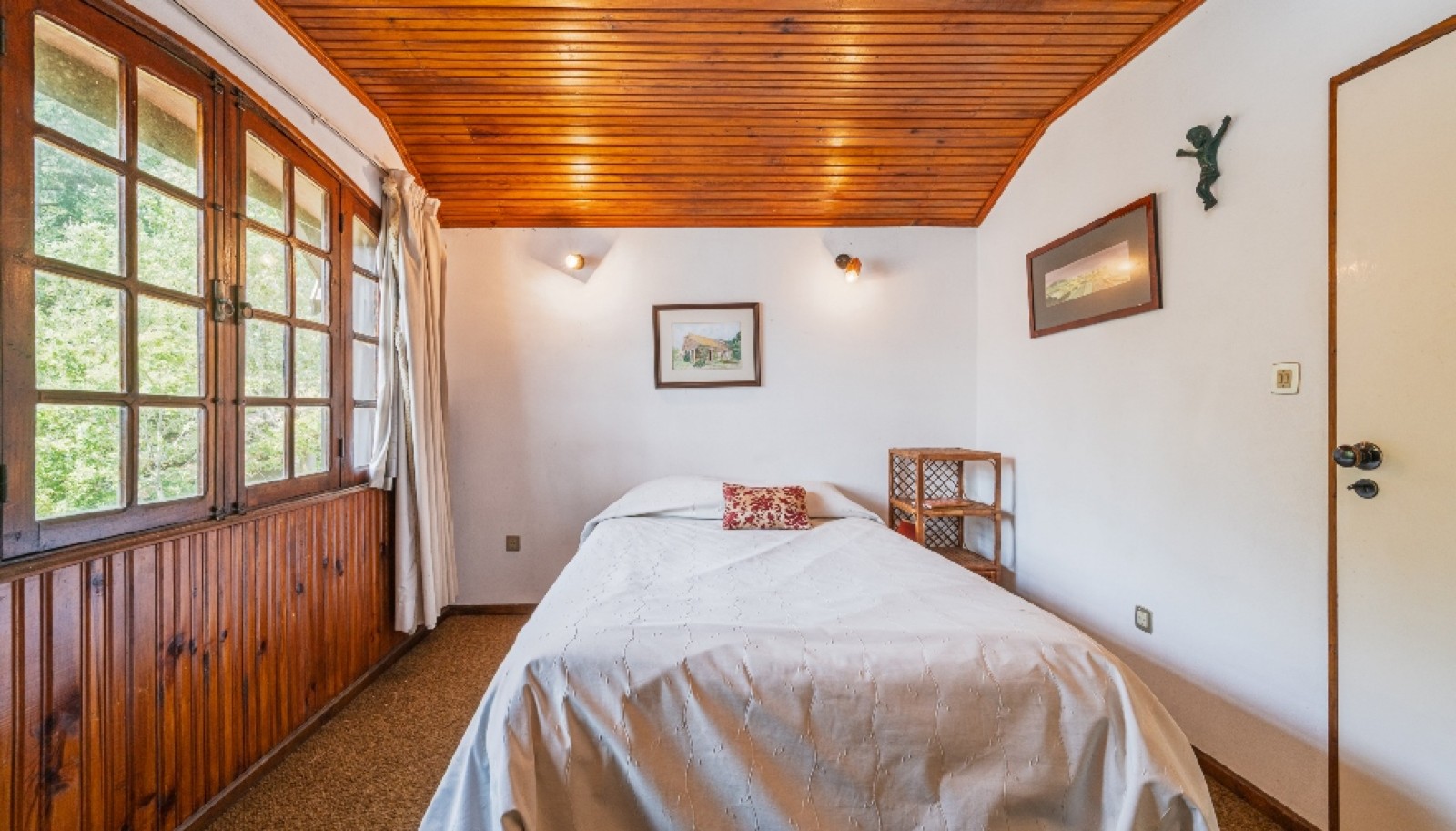 Casa em pedra, junto ao rio, Albufeira da Caniçada, Gerês, Portugal_336185