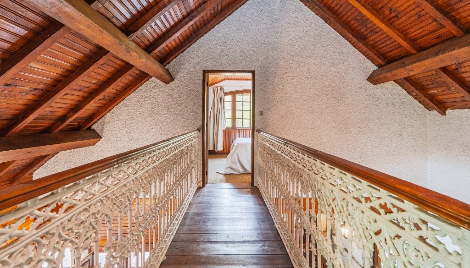 Casa em pedra, junto ao rio, Albufeira da Caniçada, Gerês, Portugal_336187