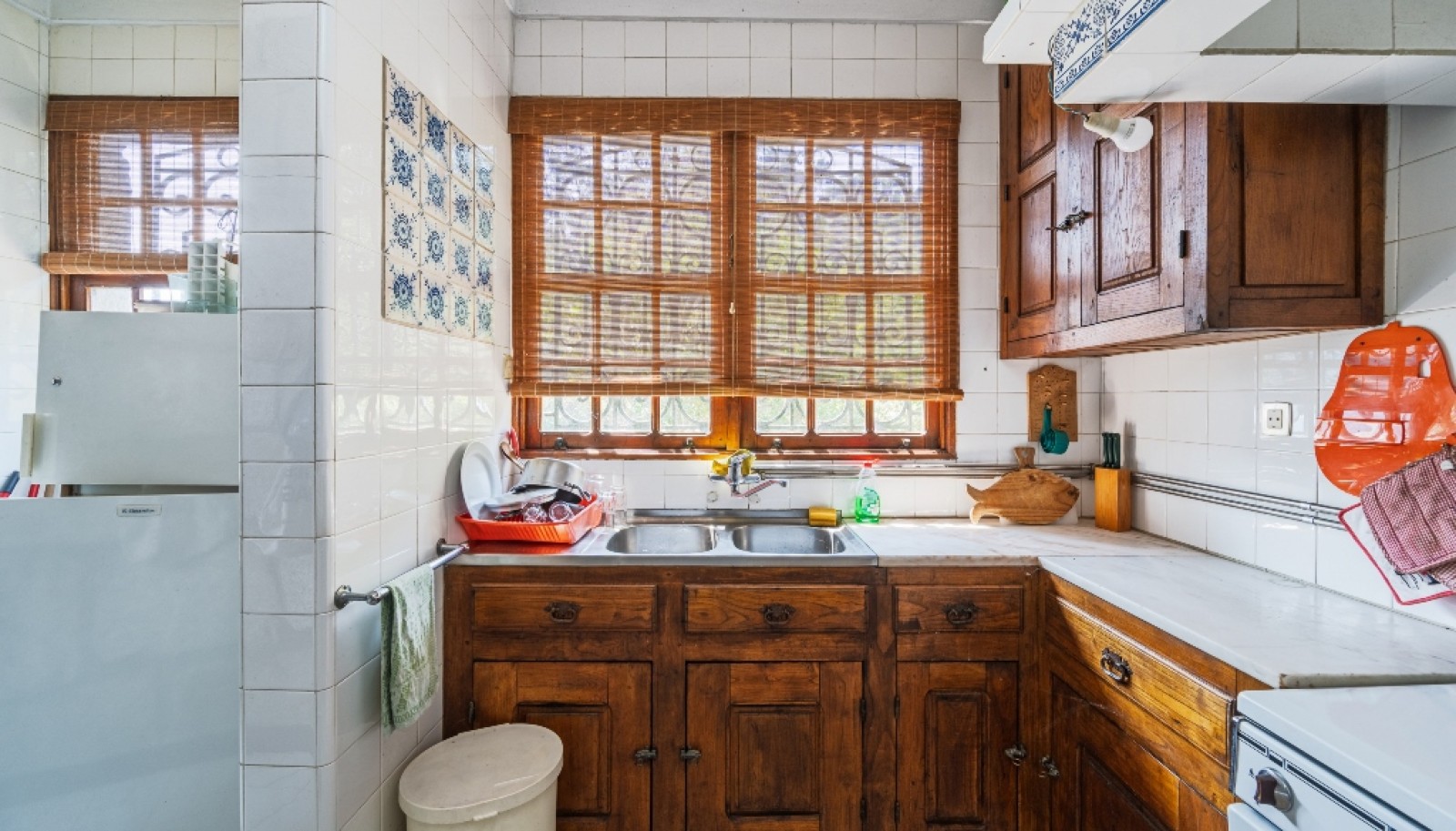 Casa em pedra, junto ao rio, Albufeira da Caniçada, Gerês, Portugal_336192