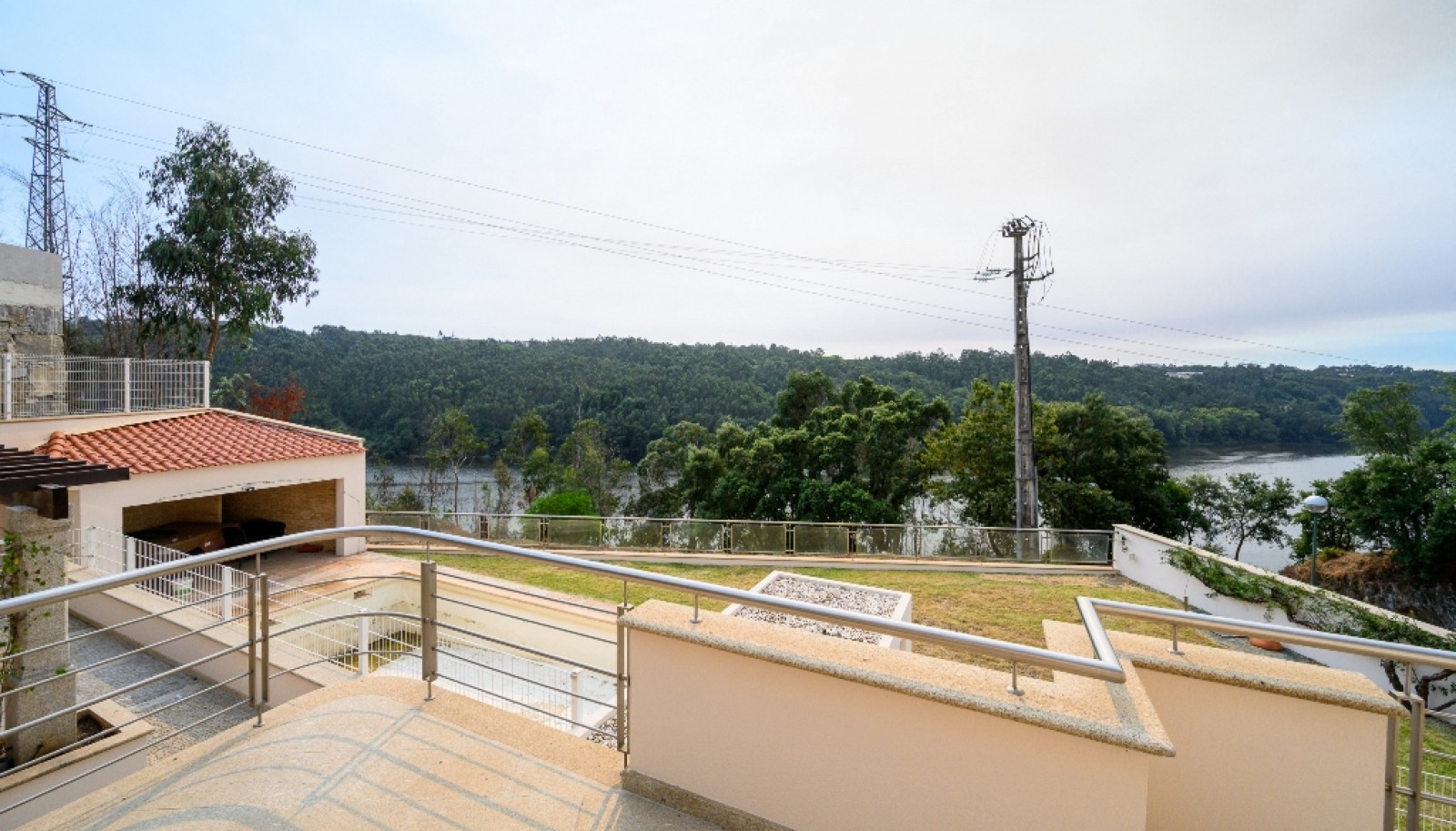 Moradia com piscina e vistas de rio à venda em Jovim_336275