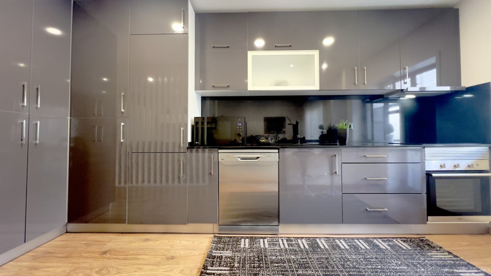 Renovated 2+1 bedroom apartment for sale in Vila Nova de Gaia, Portugal_336724
