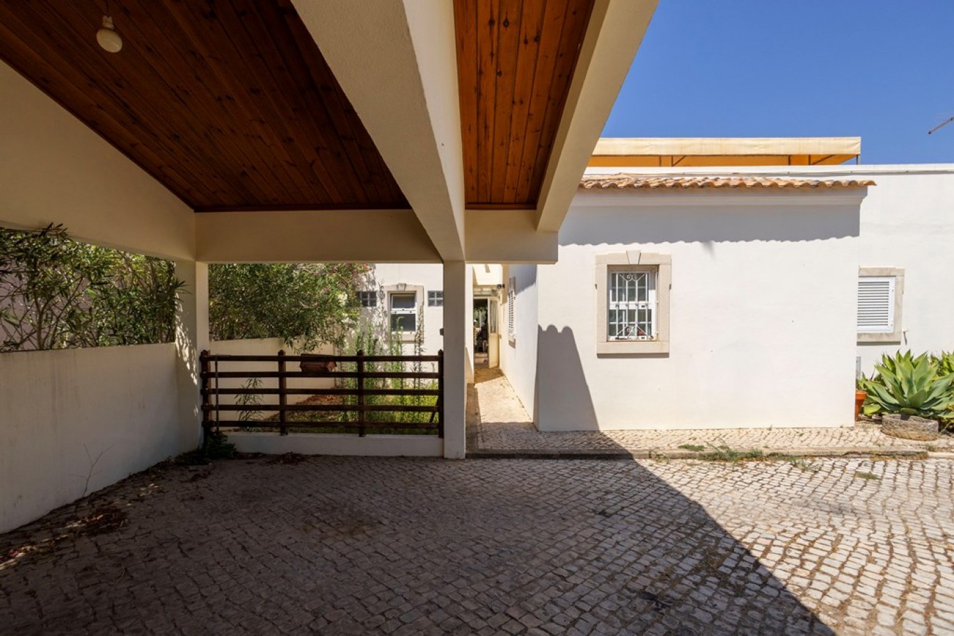 4-bedroom villa with pool, for sale in Loulé, Algarve, Portugal_336739