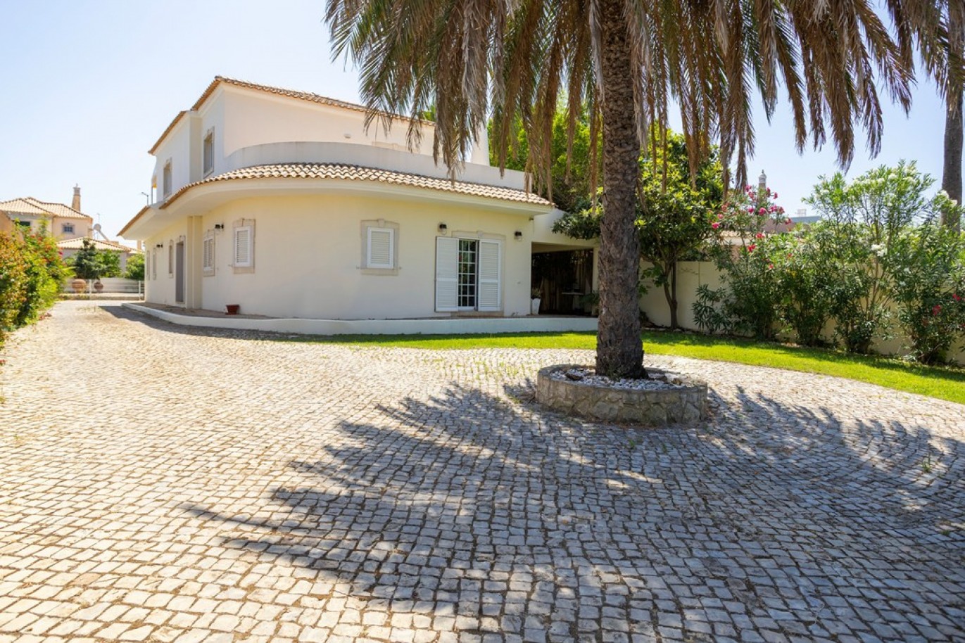 4-bedroom villa with pool, for sale in Loulé, Algarve, Portugal_336743