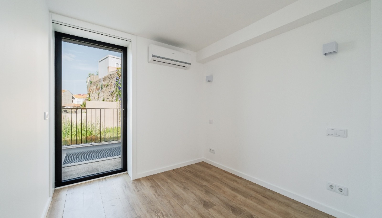 Apartamento T3 novo com jardim para arrendar em Cedofeita no Porto_336782