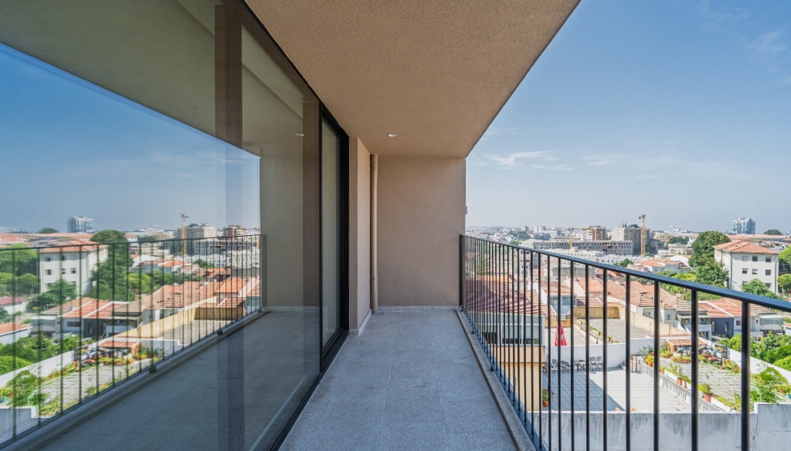 Ático de 2 dormitorios con terrazas en alquiler en Oporto, Portugal_336815