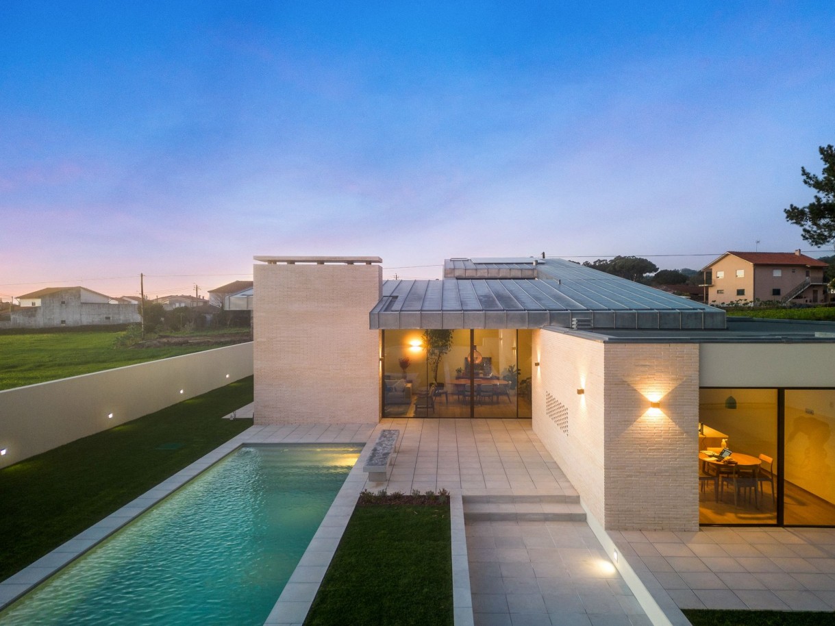 Moradia contemporânea com piscina e jardim à venda em Esposende_337031