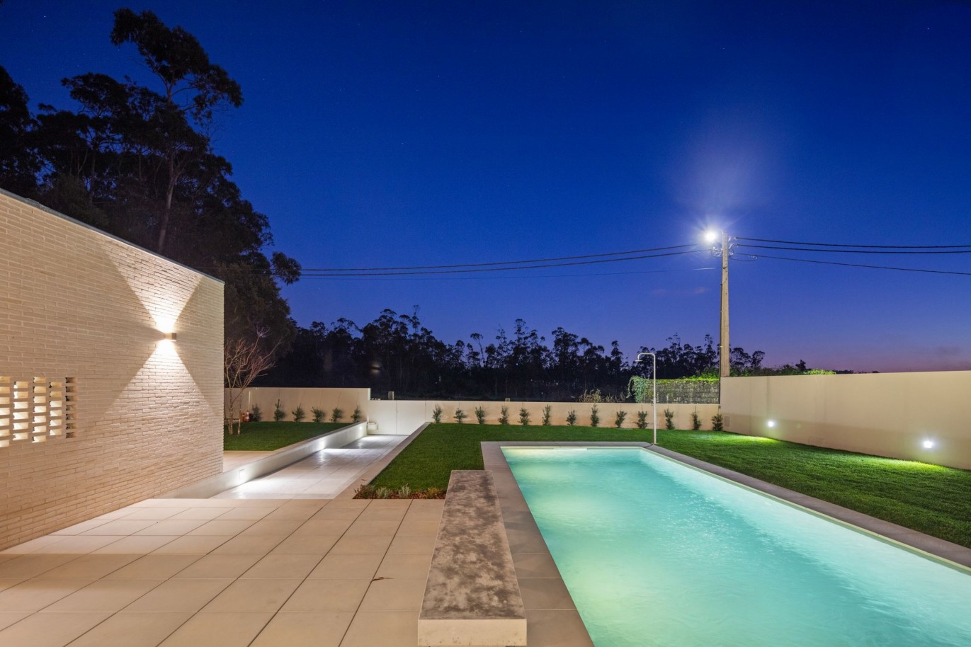 Moradia contemporânea com piscina e jardim à venda em Esposende_337069