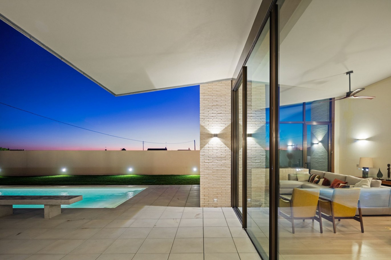Moradia contemporânea com piscina e jardim à venda em Esposende_337073