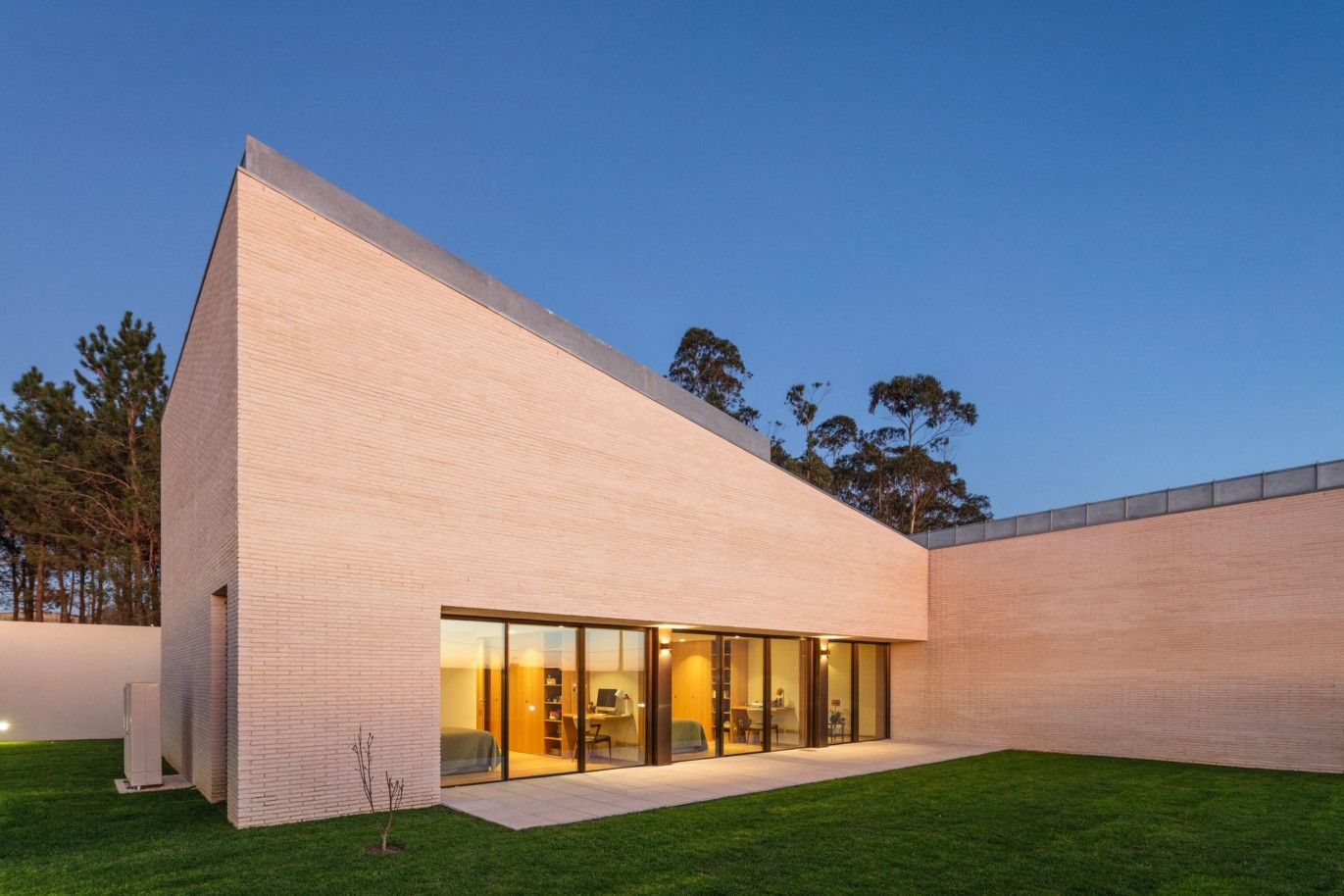 Moradia contemporânea com piscina e jardim à venda em Esposende_337078