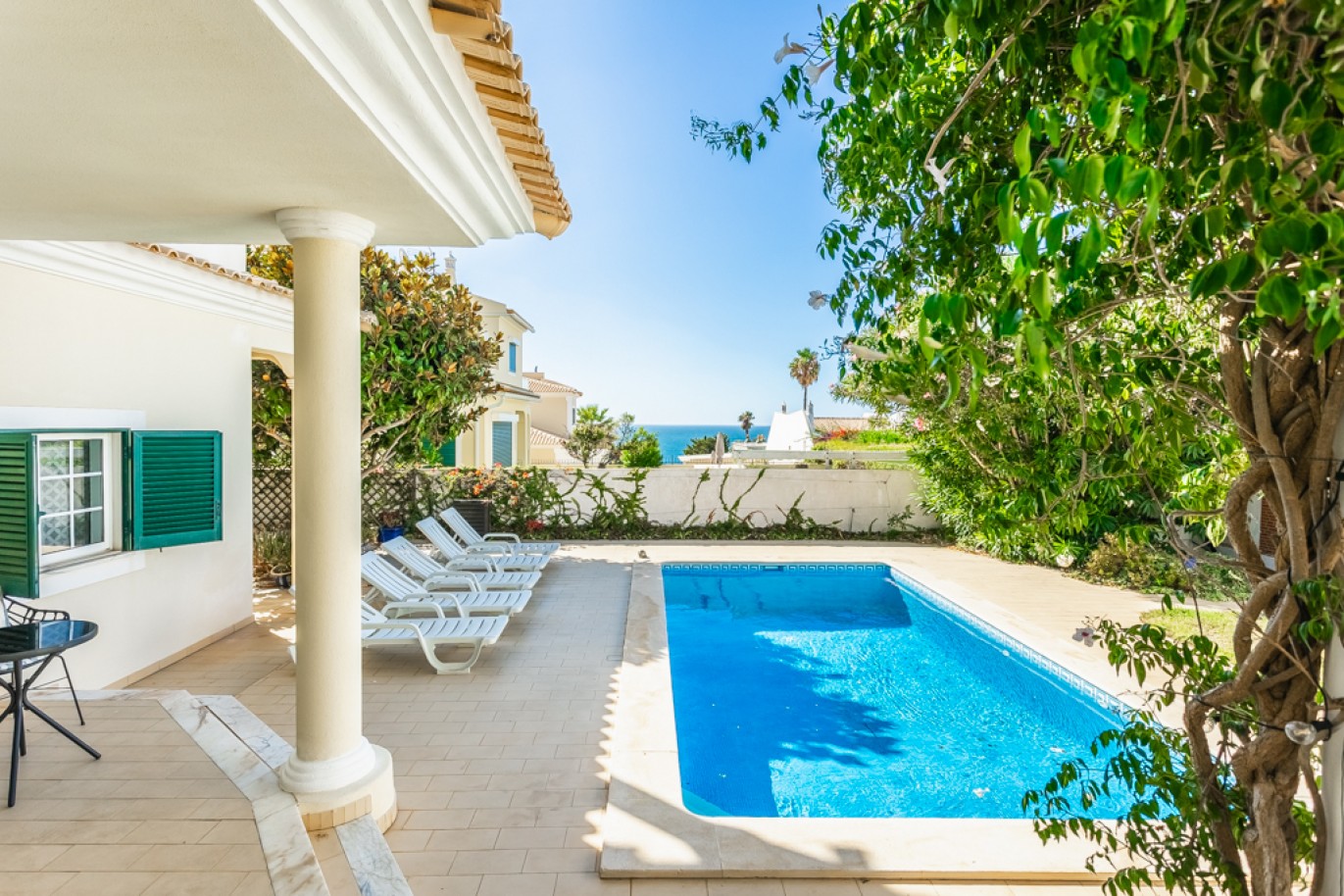 Moradia V3 com piscina e vista mar para venda na Luz, Algarve_337156