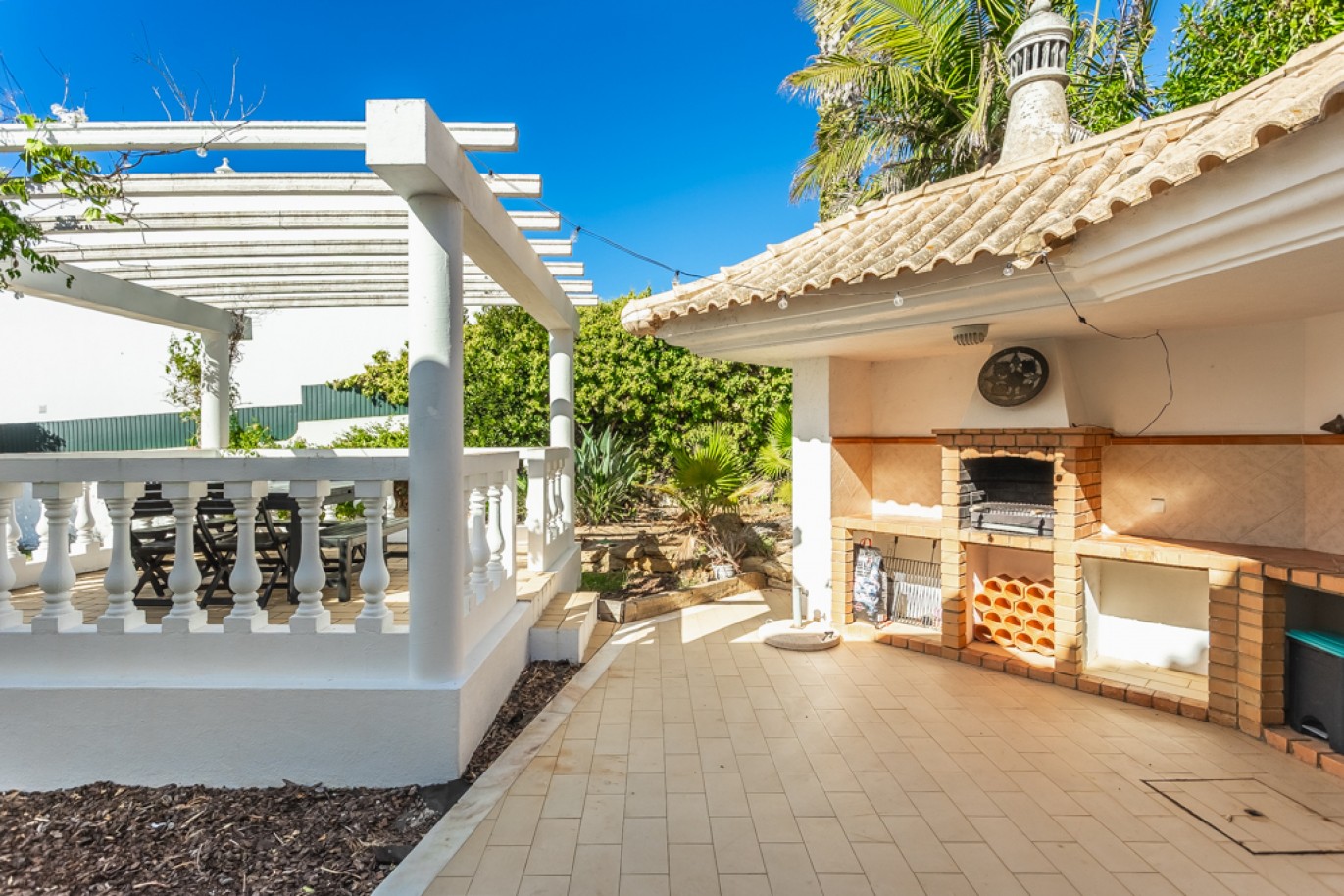 Moradia V3 com piscina e vista mar para venda na Luz, Algarve_337160
